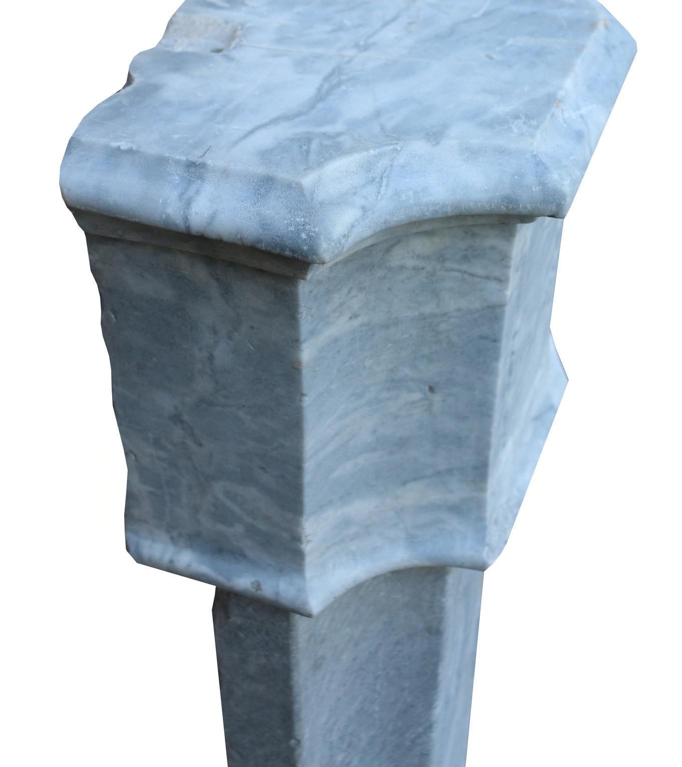 Antike Carrara-Marmor-Kaminumrandung im Angebot 2
