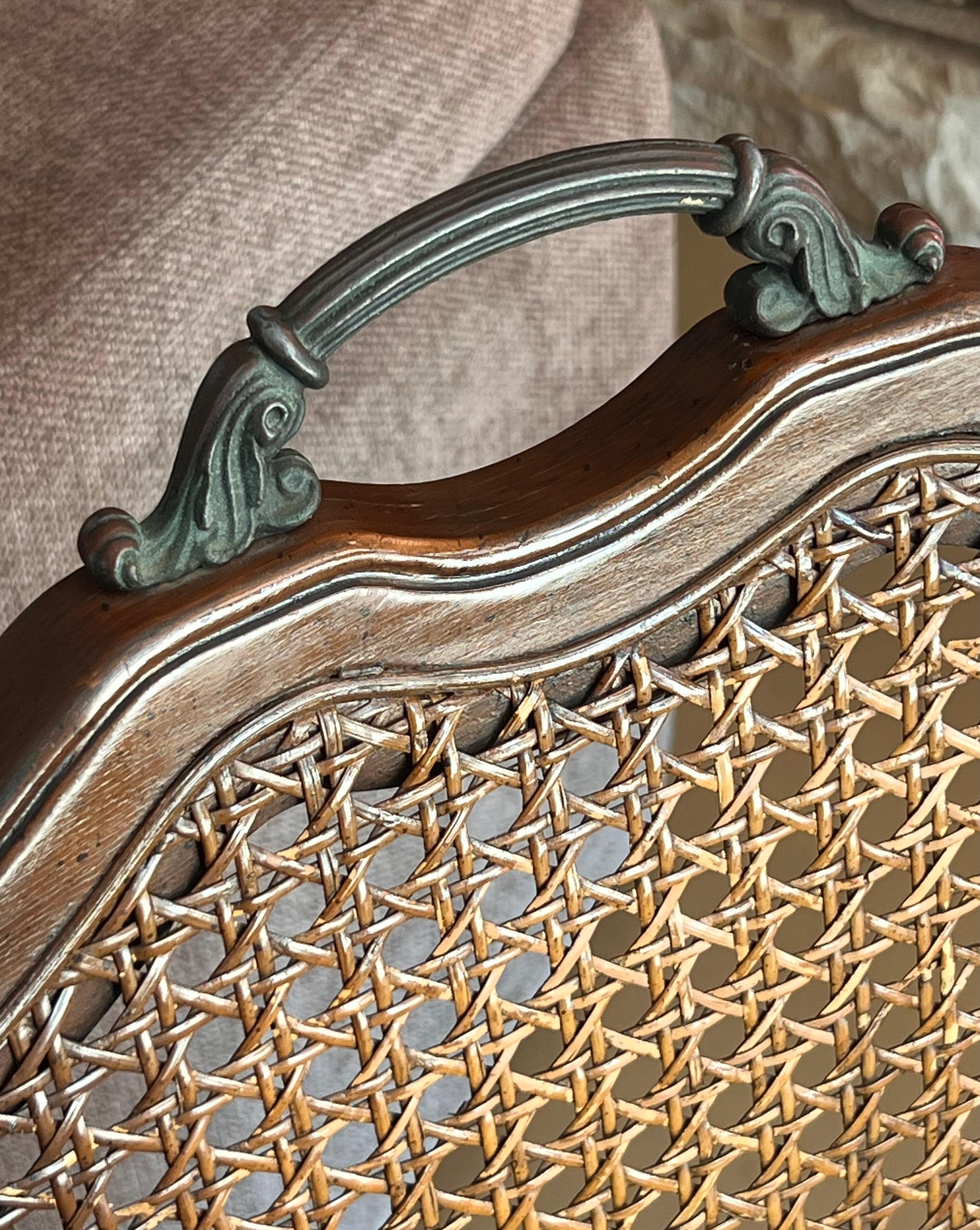 Ancienne chaise de salle à manger en bois sculpté et rotin, début du siècle en vente 4