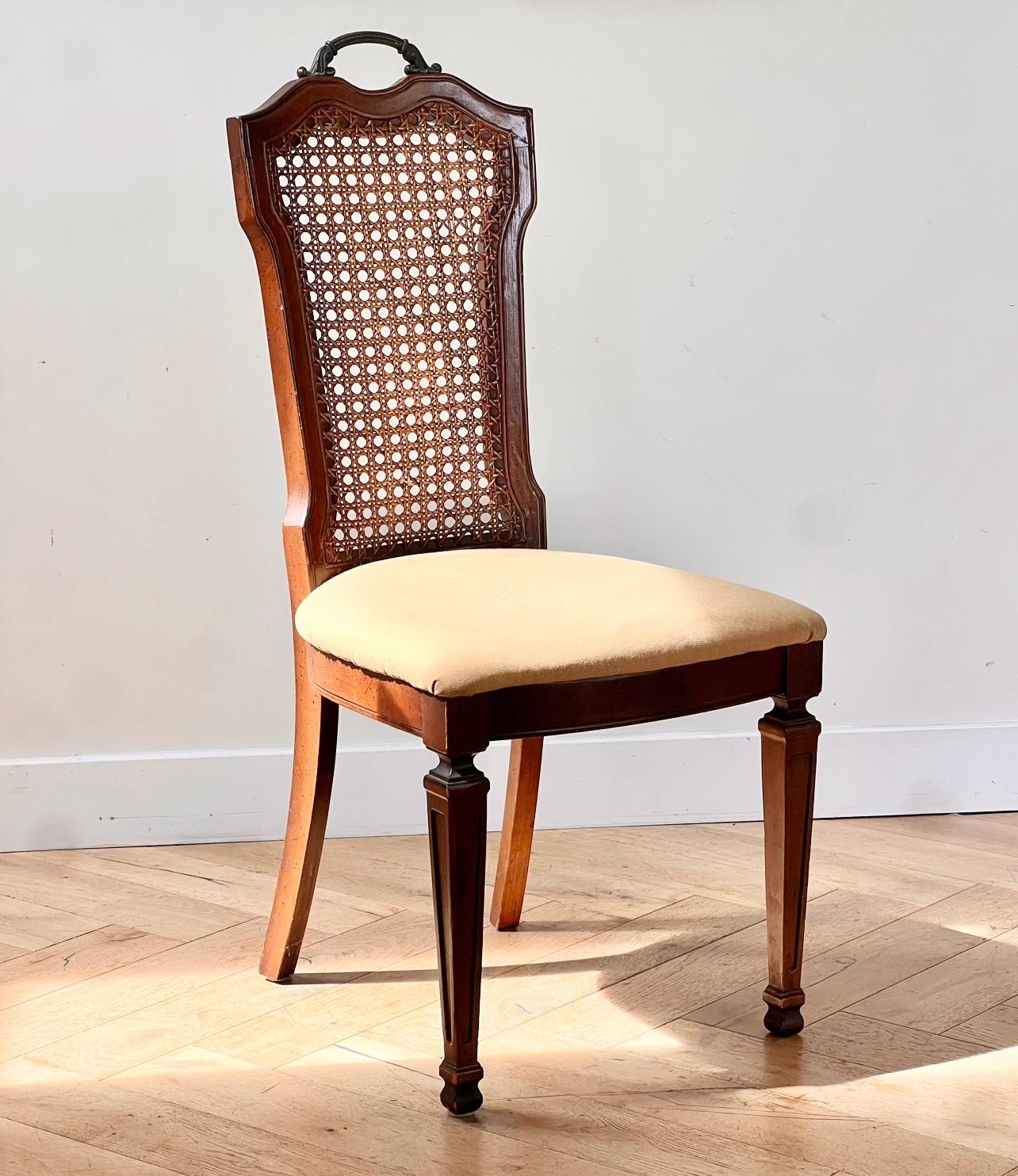 Ancienne chaise de salle à manger en bois sculpté et rotin, début du siècle en vente 5