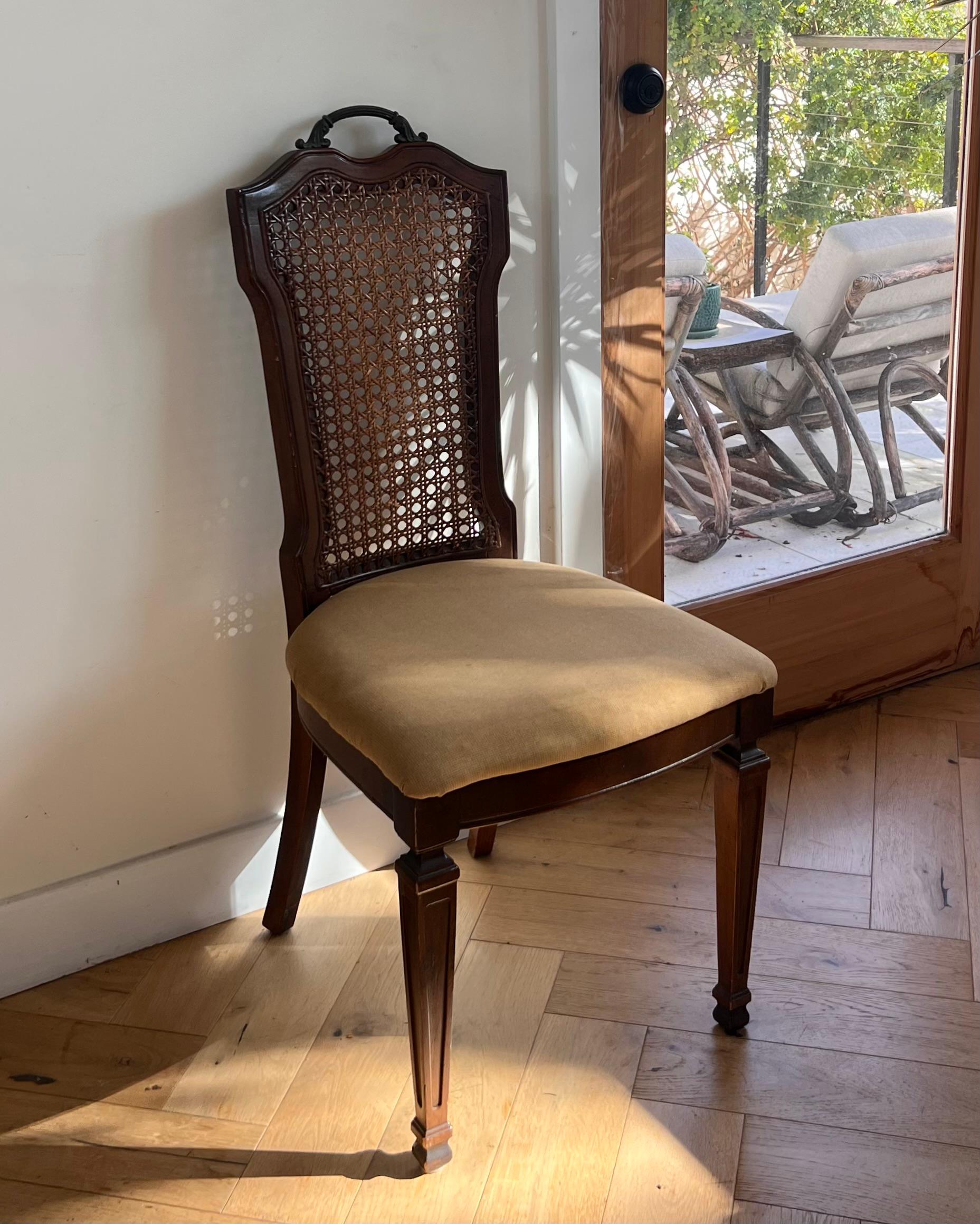 Ancienne chaise de salle à manger en bois sculpté et rotin, début du siècle en vente 10