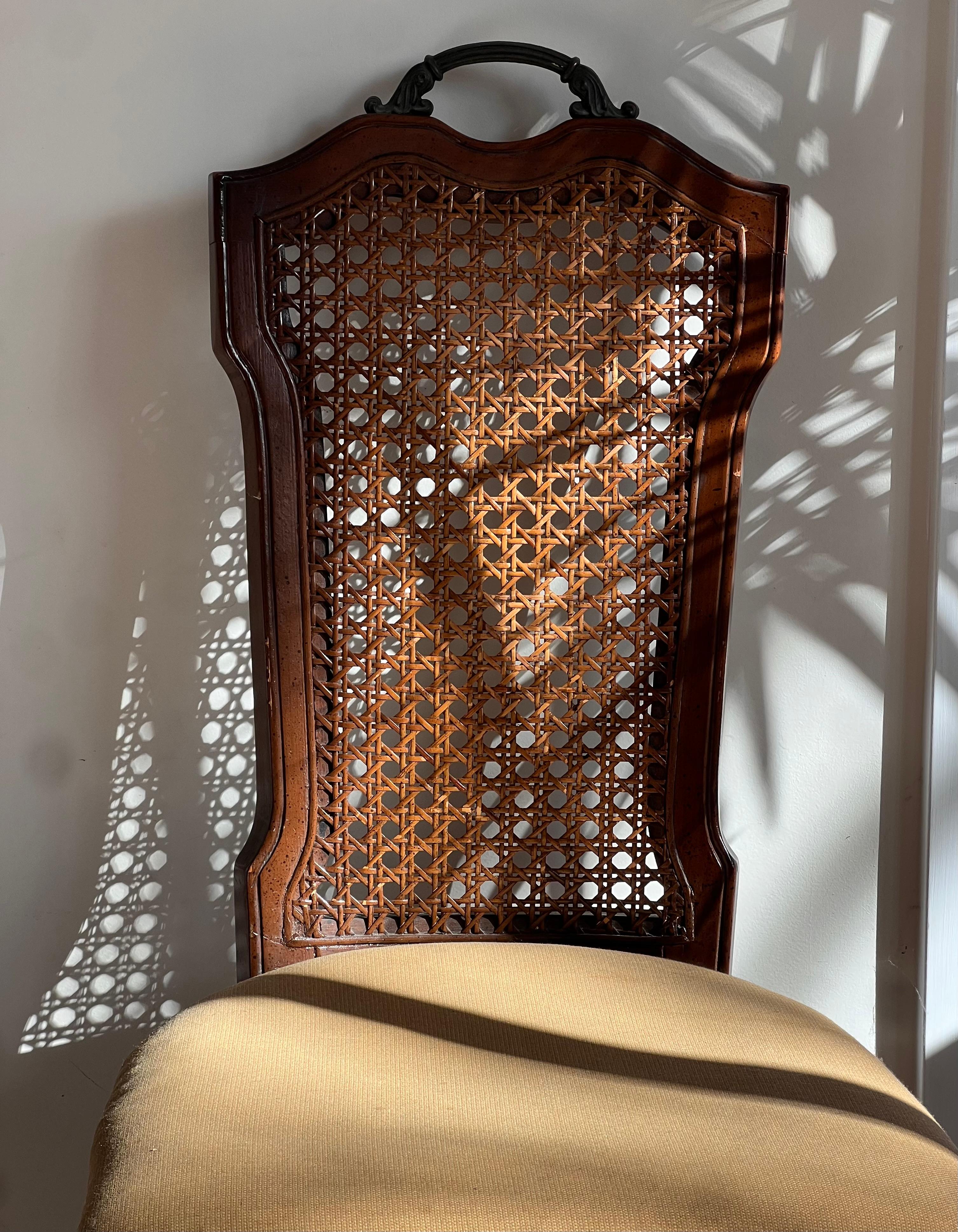 Ancienne chaise de salle à manger en bois sculpté et rotin, début du siècle en vente 11