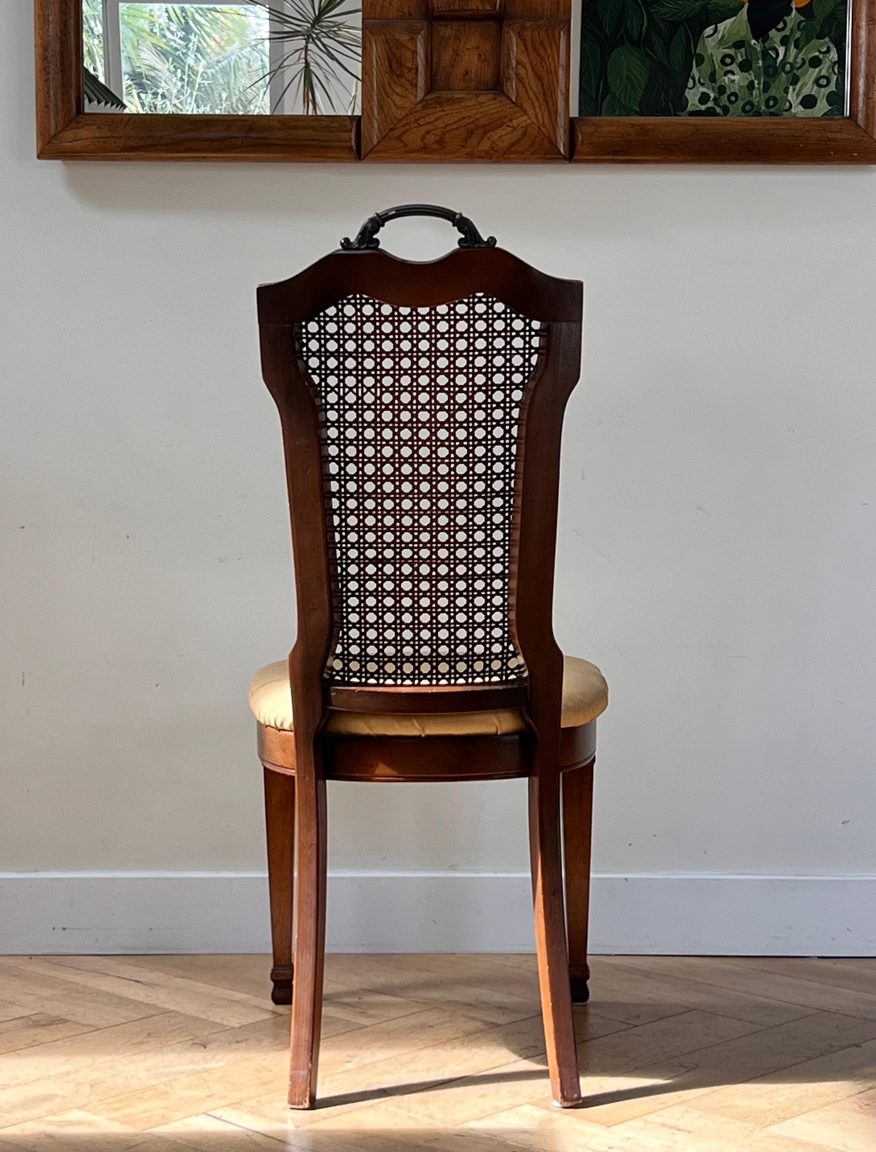 Inconnu Ancienne chaise de salle à manger en bois sculpté et rotin, début du siècle en vente