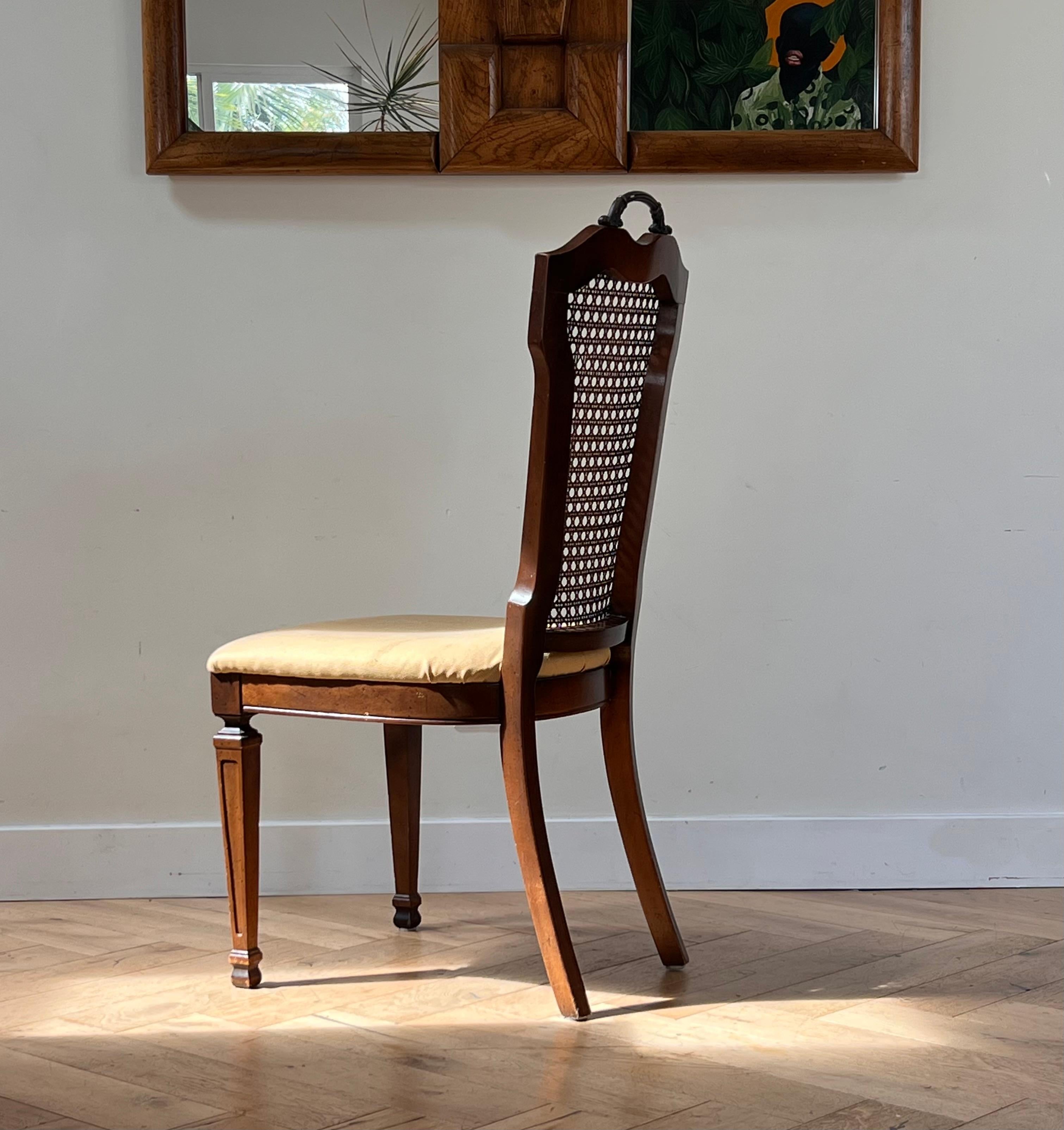 Ancienne chaise de salle à manger en bois sculpté et rotin, début du siècle Bon état - En vente à View Park, CA
