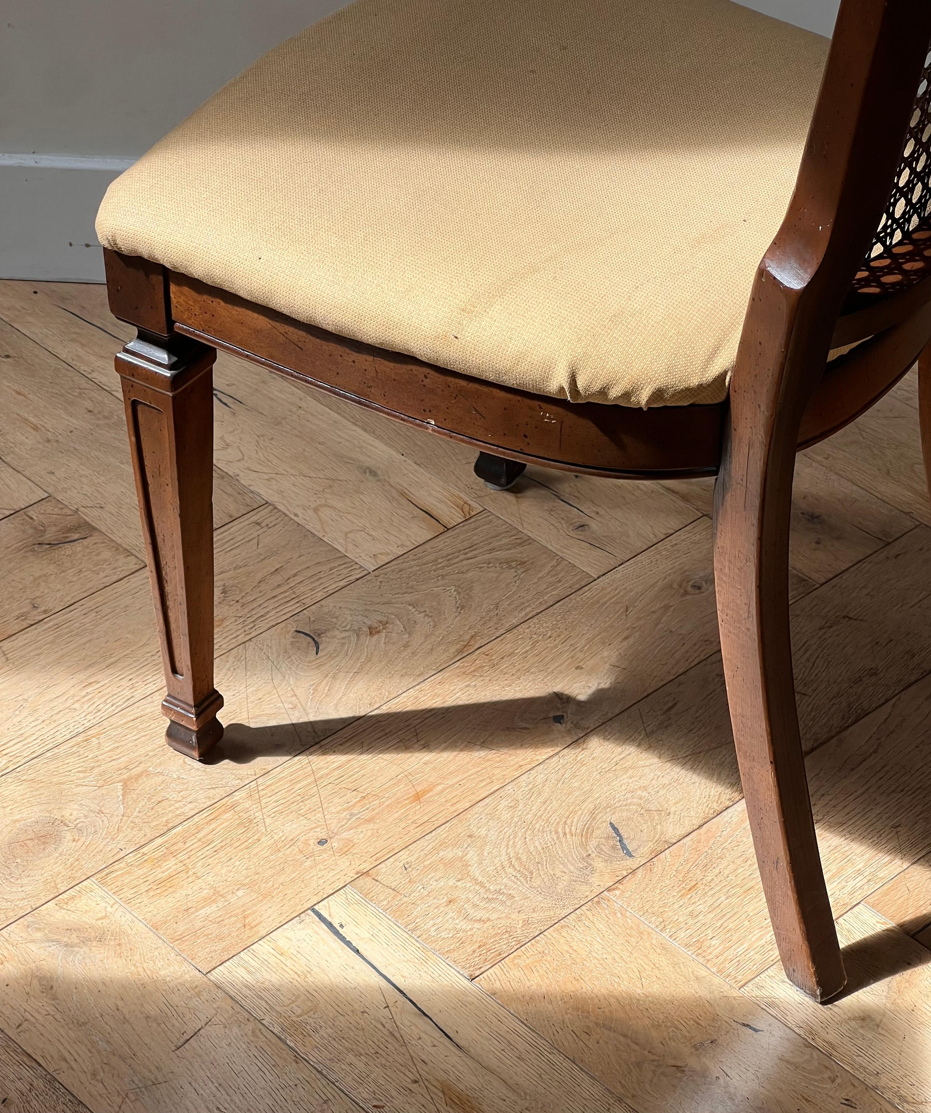 20ième siècle Ancienne chaise de salle à manger en bois sculpté et rotin, début du siècle en vente