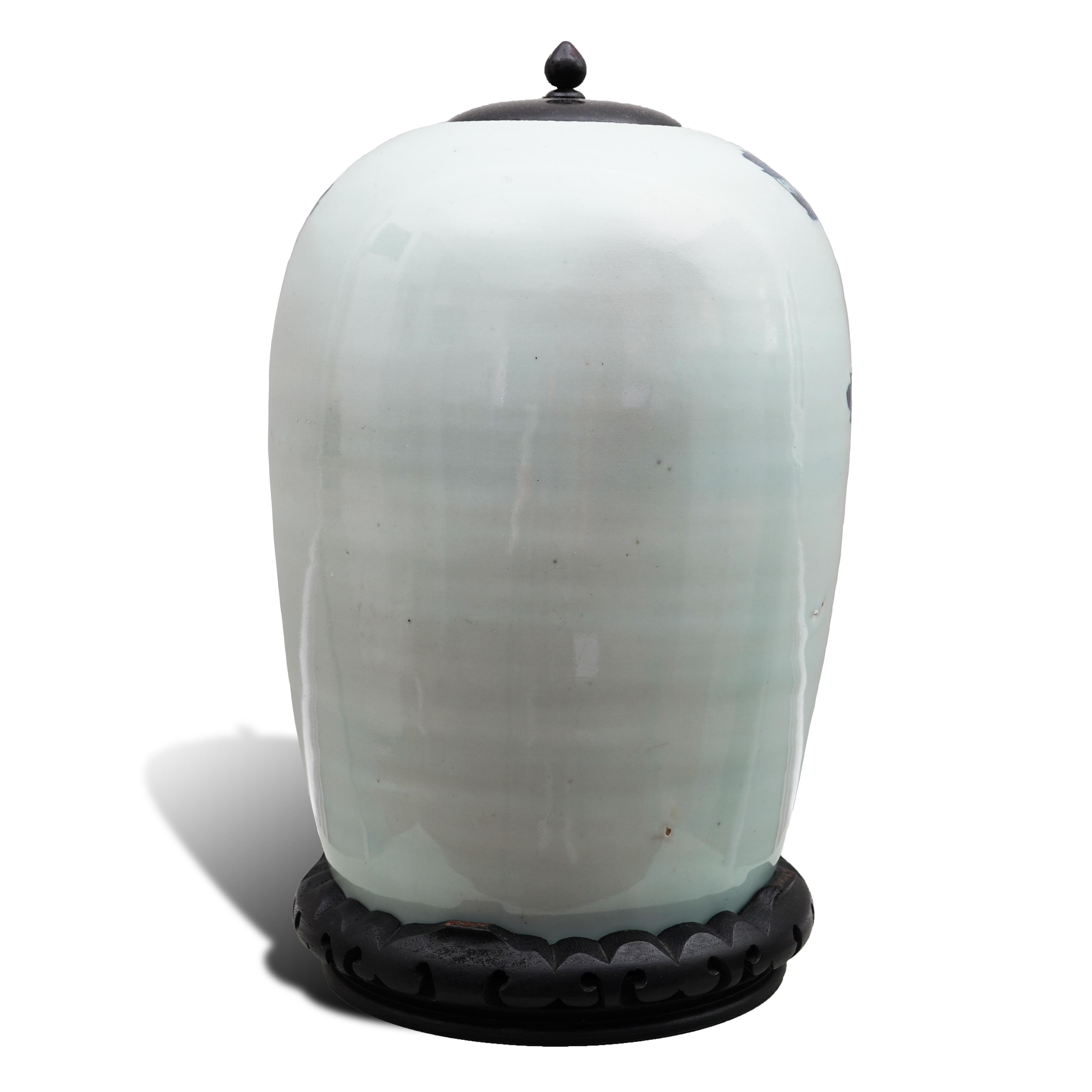 Qing An Antique Chinese Celadon and Blue Lidded 'Phoenix' Vase en vente