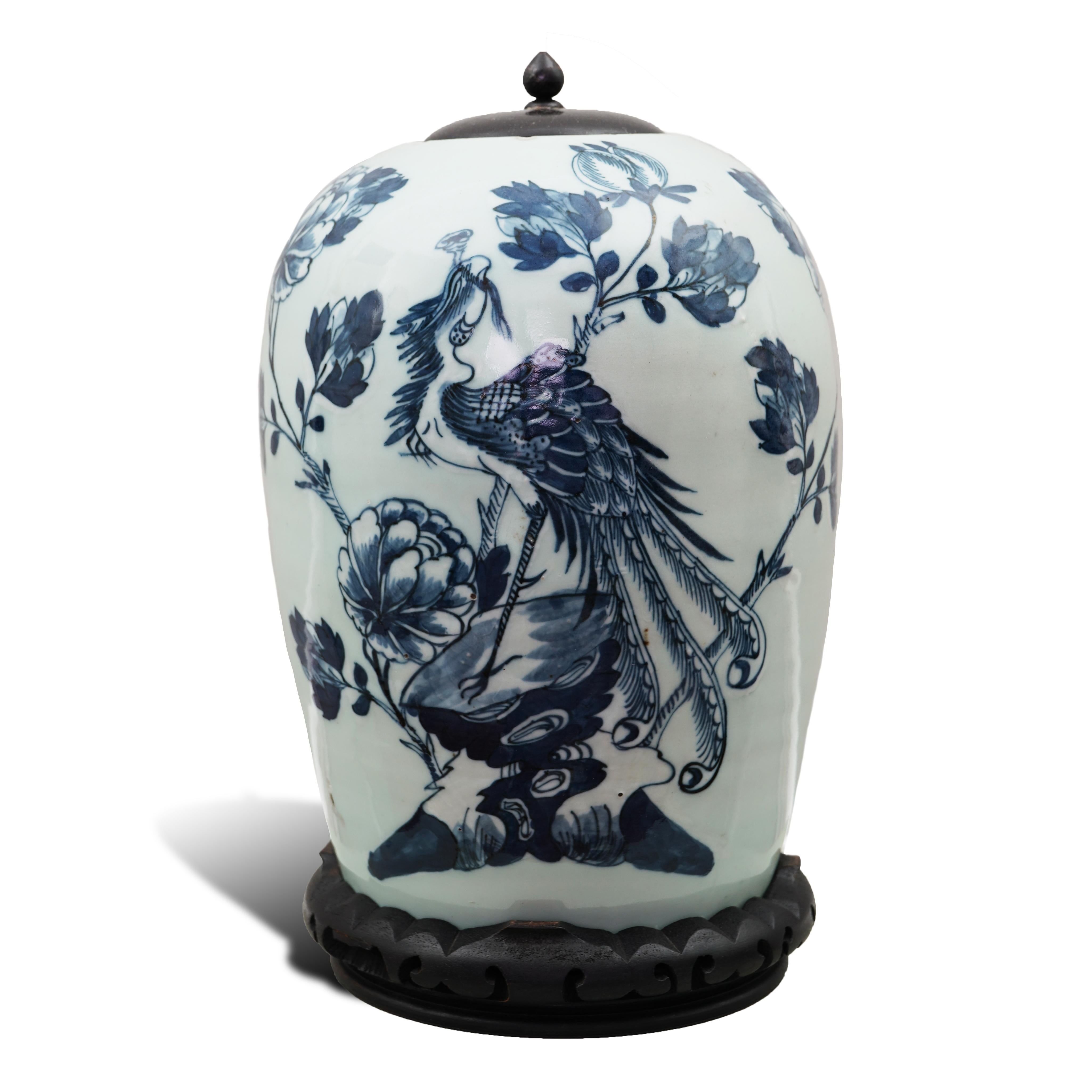 Cuit An Antique Chinese Celadon and Blue Lidded 'Phoenix' Vase en vente