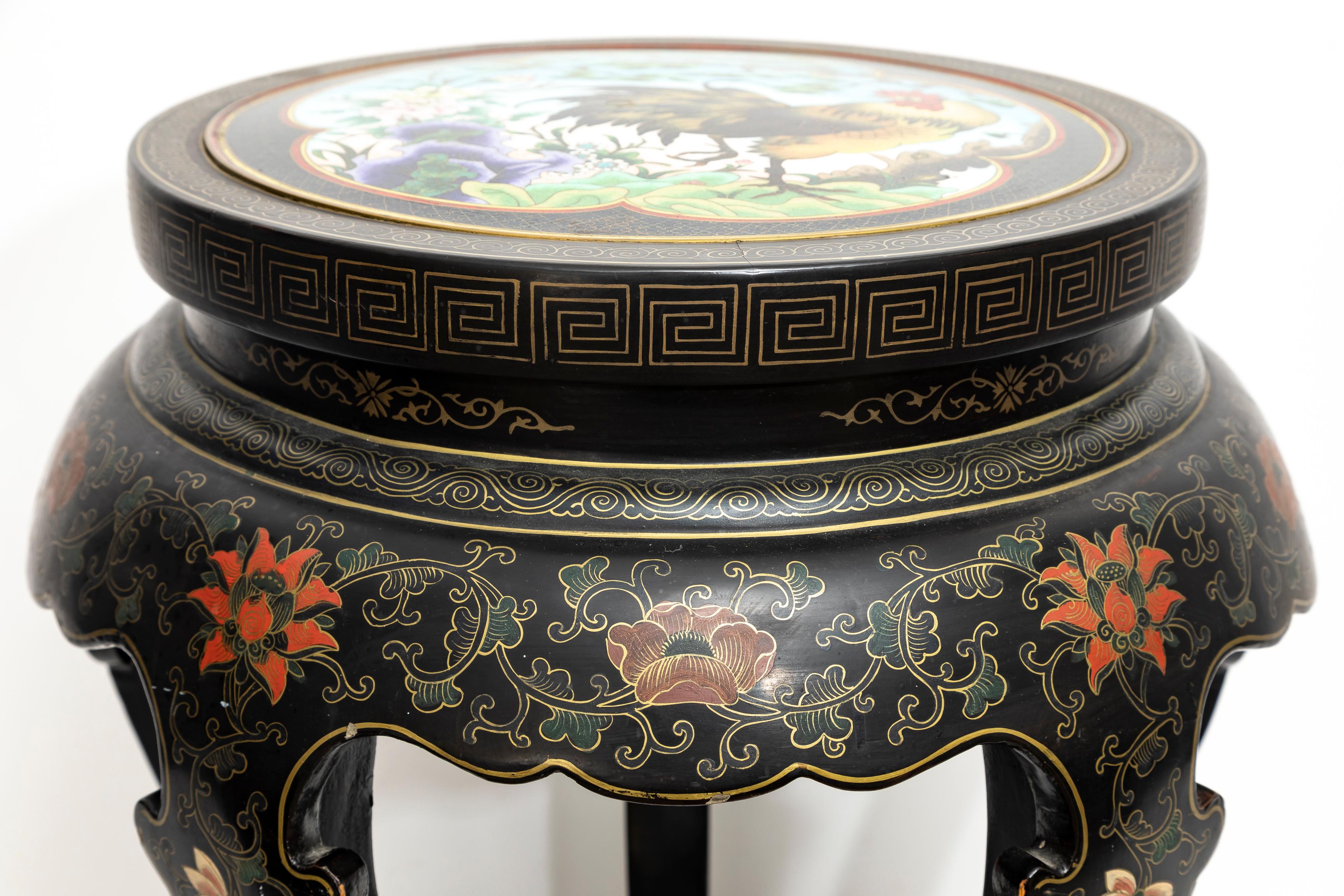 Antique The Pedestal/Stand chinois cloisonné avec dessus incrusté de coqs cloisonnés en vente 2