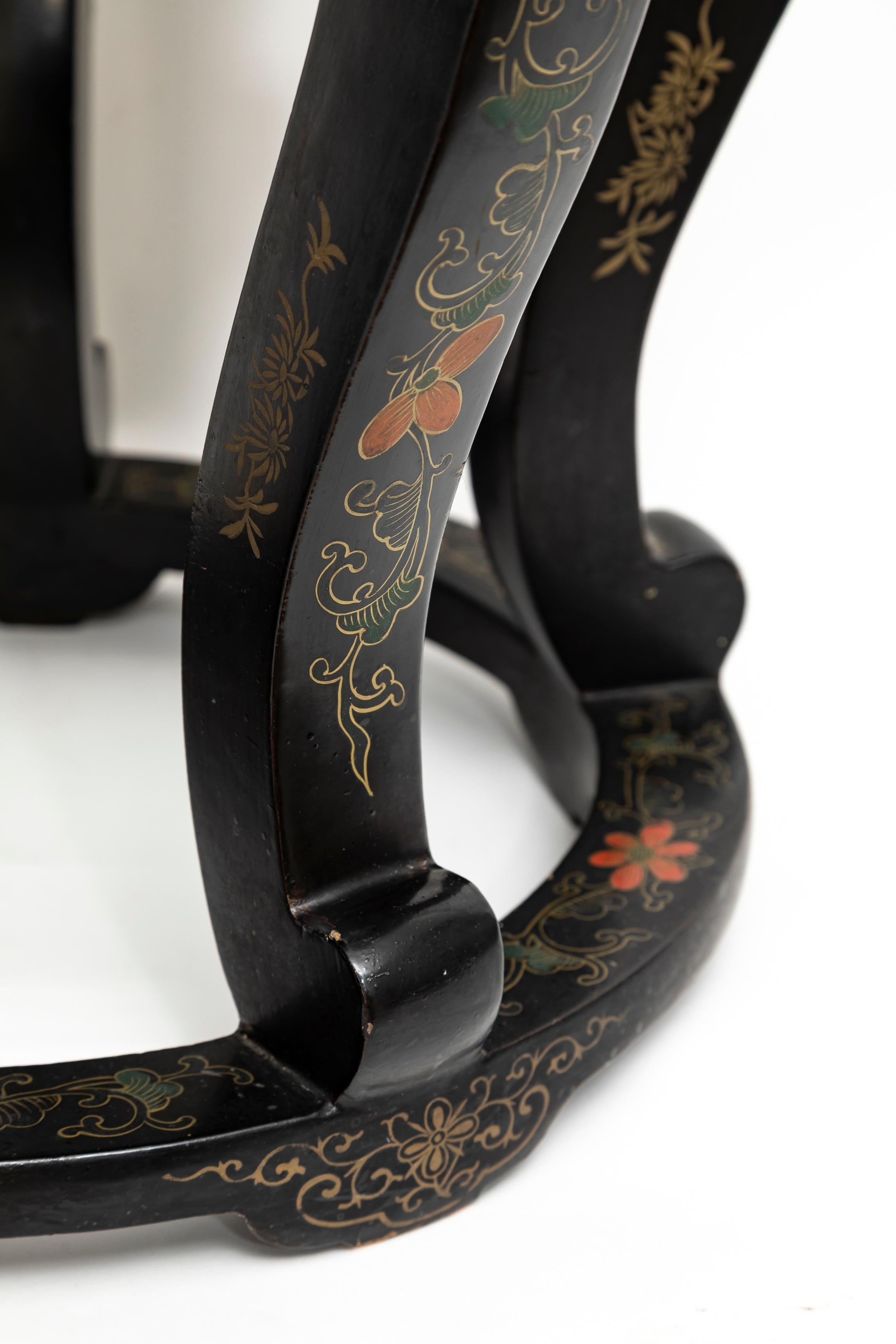 Antique The Pedestal/Stand chinois cloisonné avec dessus incrusté de coqs cloisonnés en vente 4