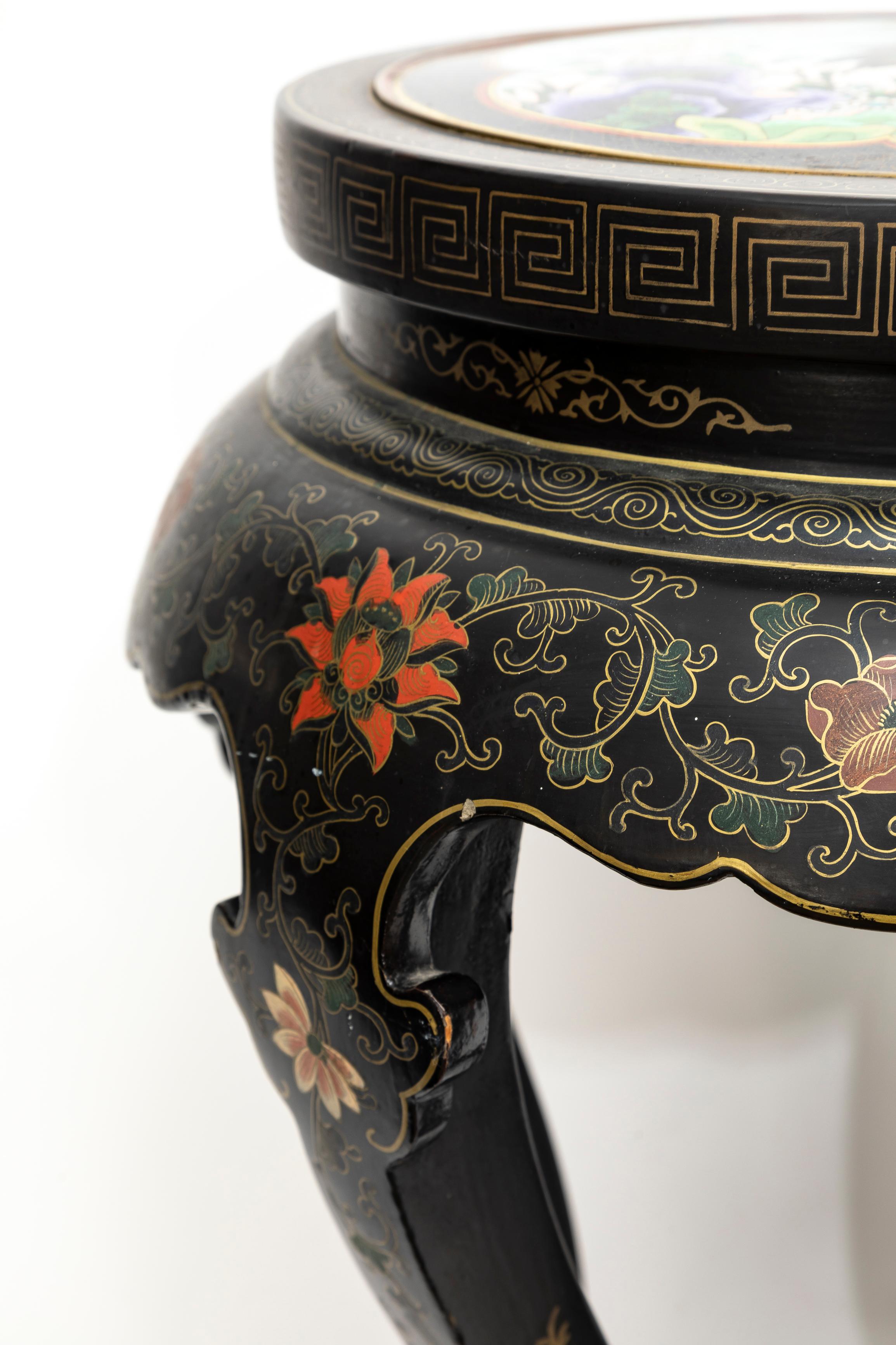 Antique The Pedestal/Stand chinois cloisonné avec dessus incrusté de coqs cloisonnés en vente 1