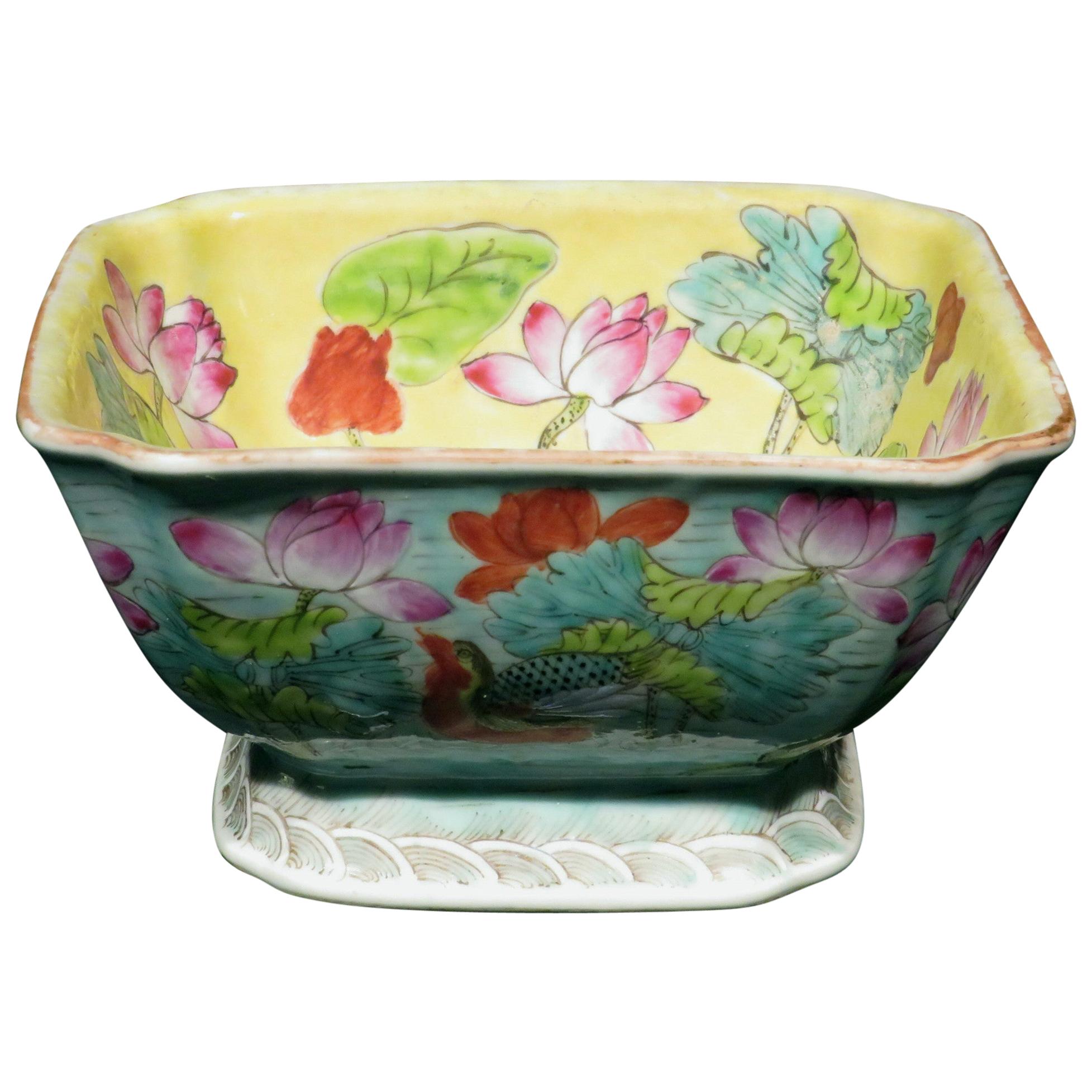 A Chinese Export Enamelled Porcelain Bowl, Qing Period Circa 1900