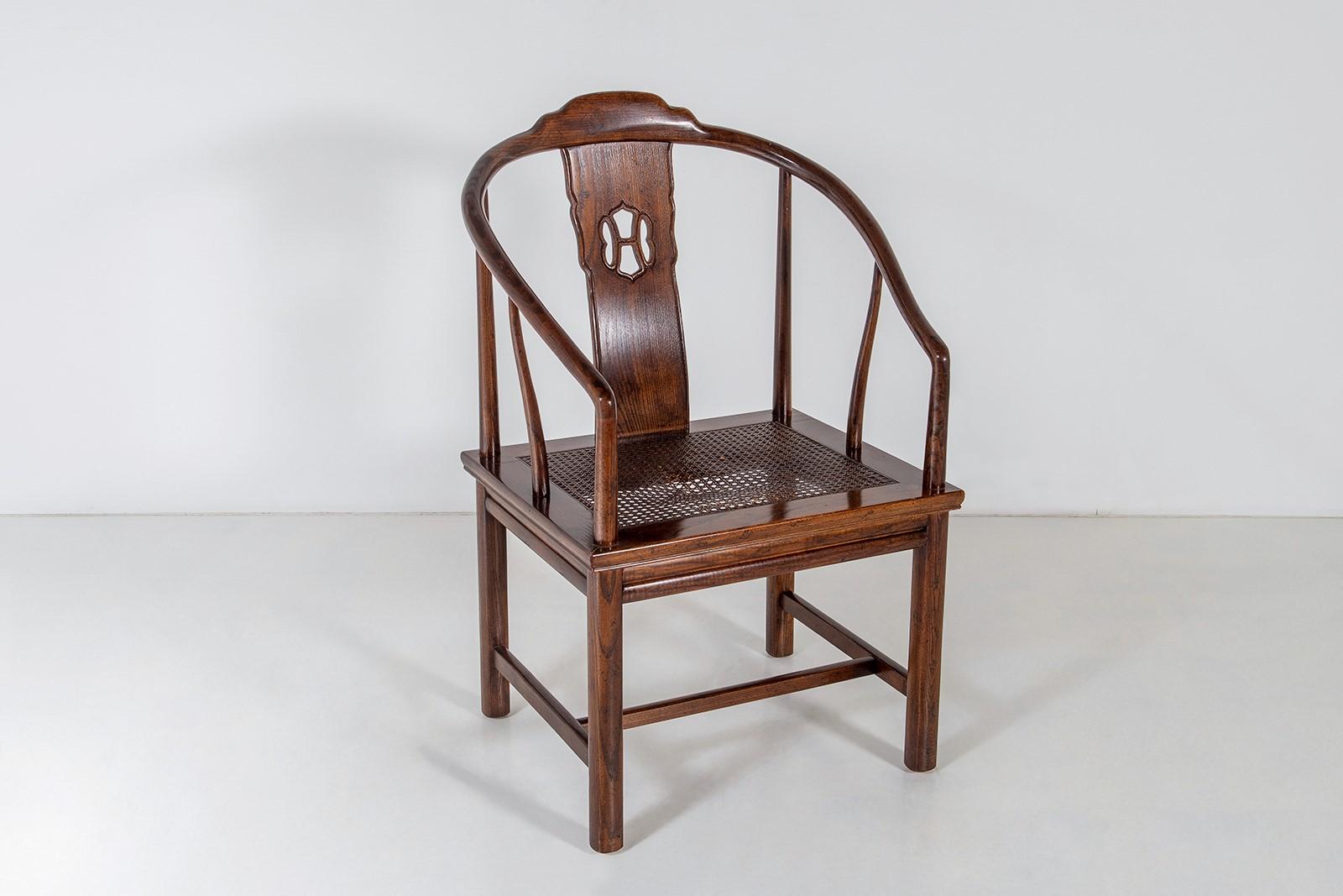 horseshoe chair