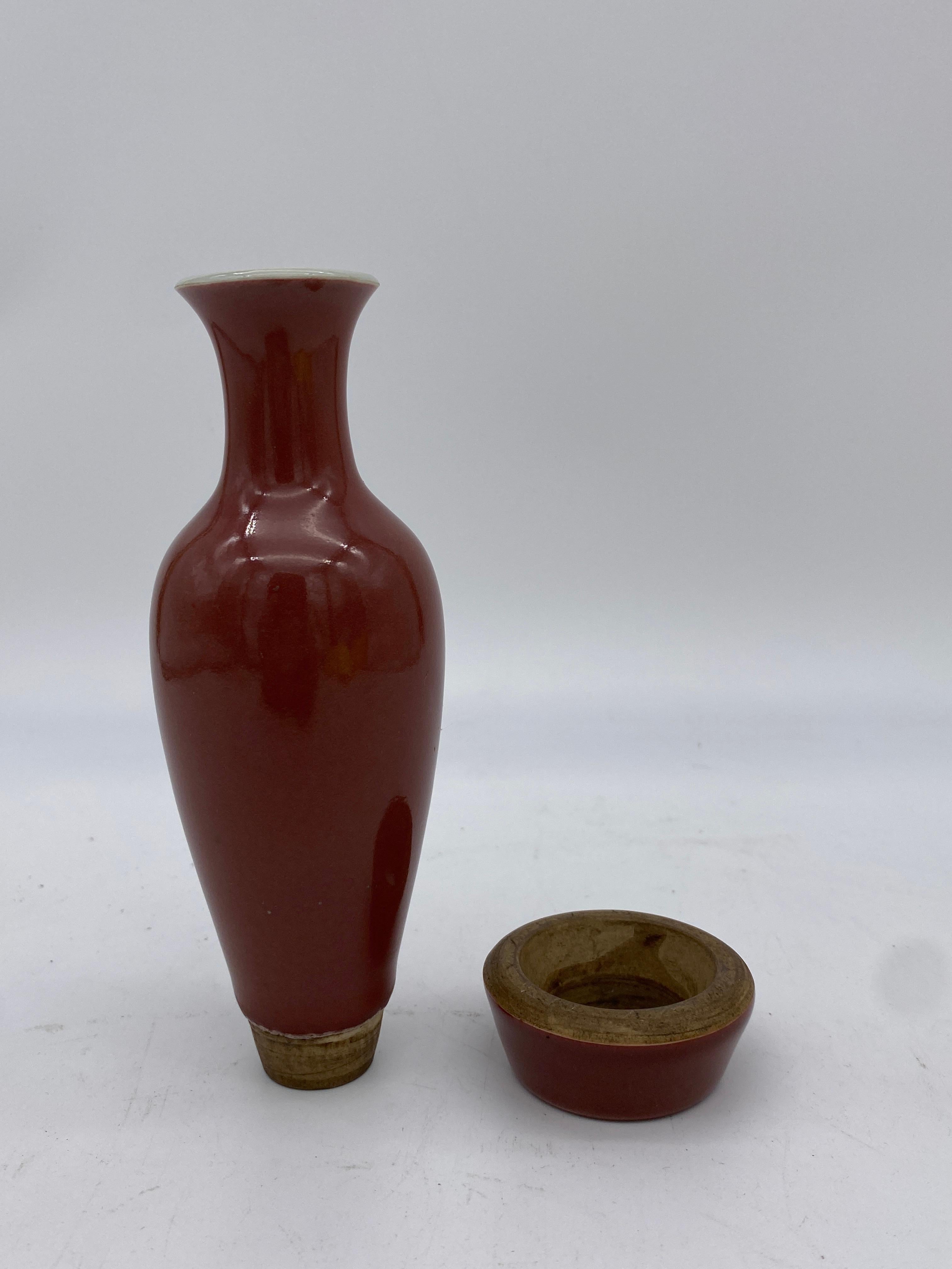 Antique Chinese Red Glazed Porcelain Vase with Porcelain Stand For Sale 3