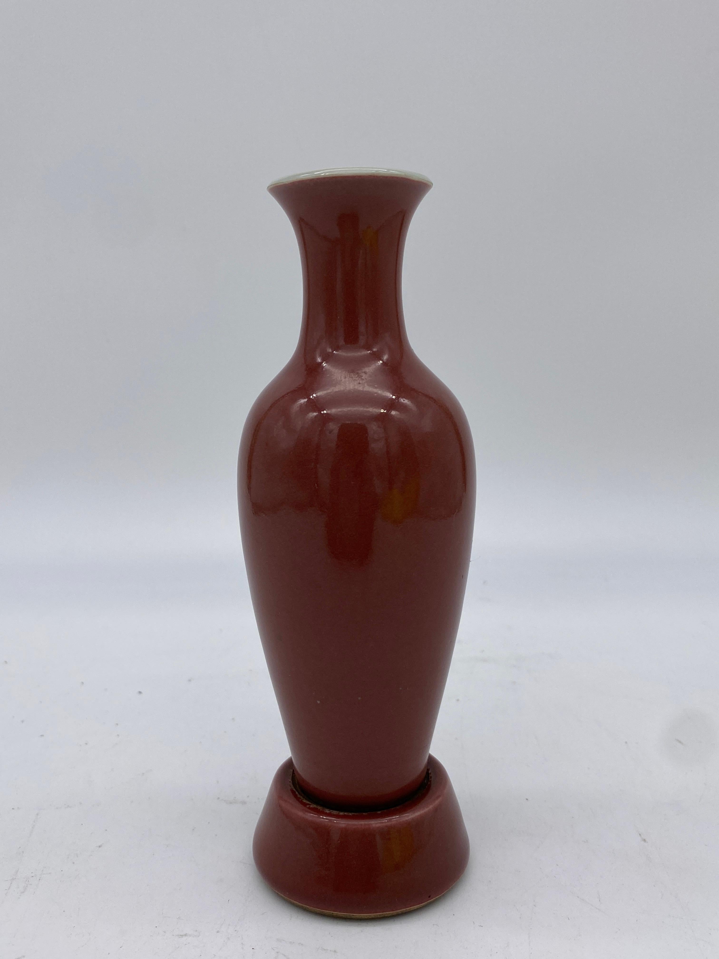 Antique Chinese Red Glazed Porcelain Vase with Porcelain Stand For Sale 5