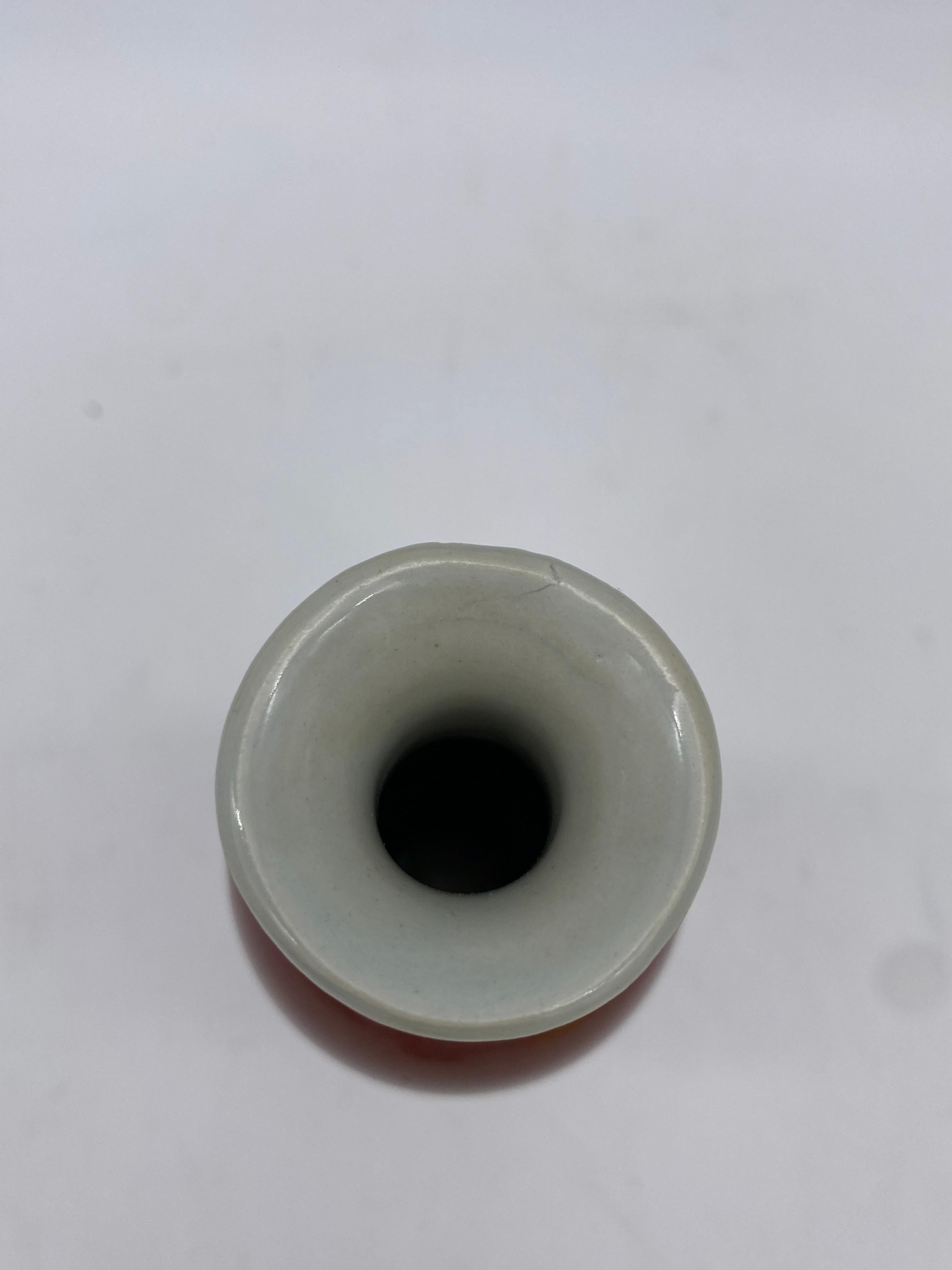 Antike chinesische Vase aus rot glasiertem Porzellan mit Porzellanständer im Angebot 6