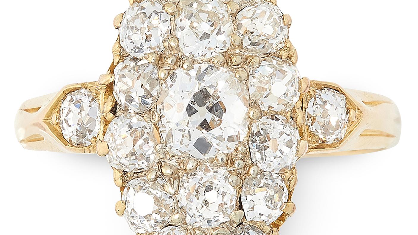Round Cut Antique Diamond Cluster Ring For Sale