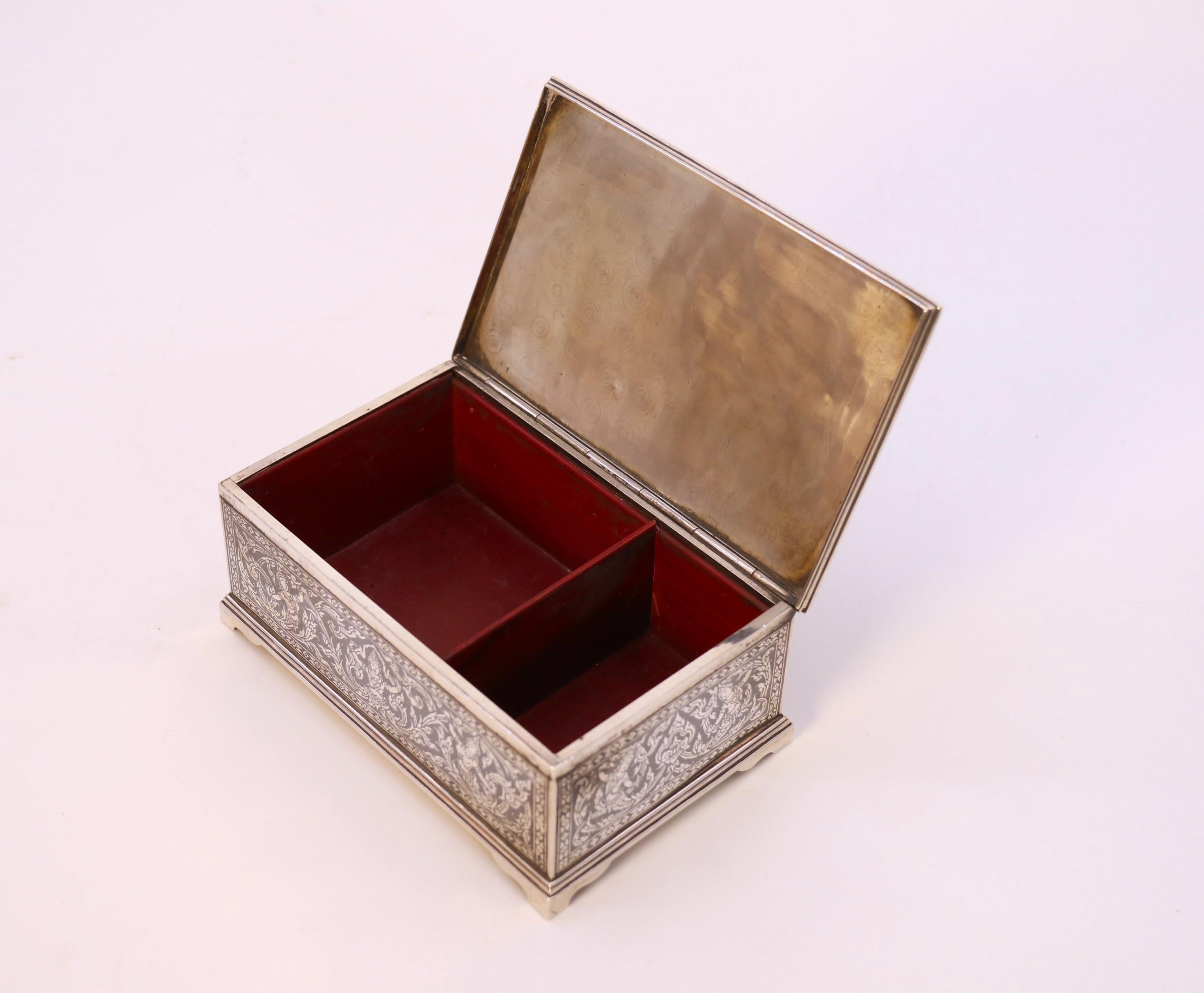 An antique early 20th century silver and niello box, Siam circa 1920 For Sale 2