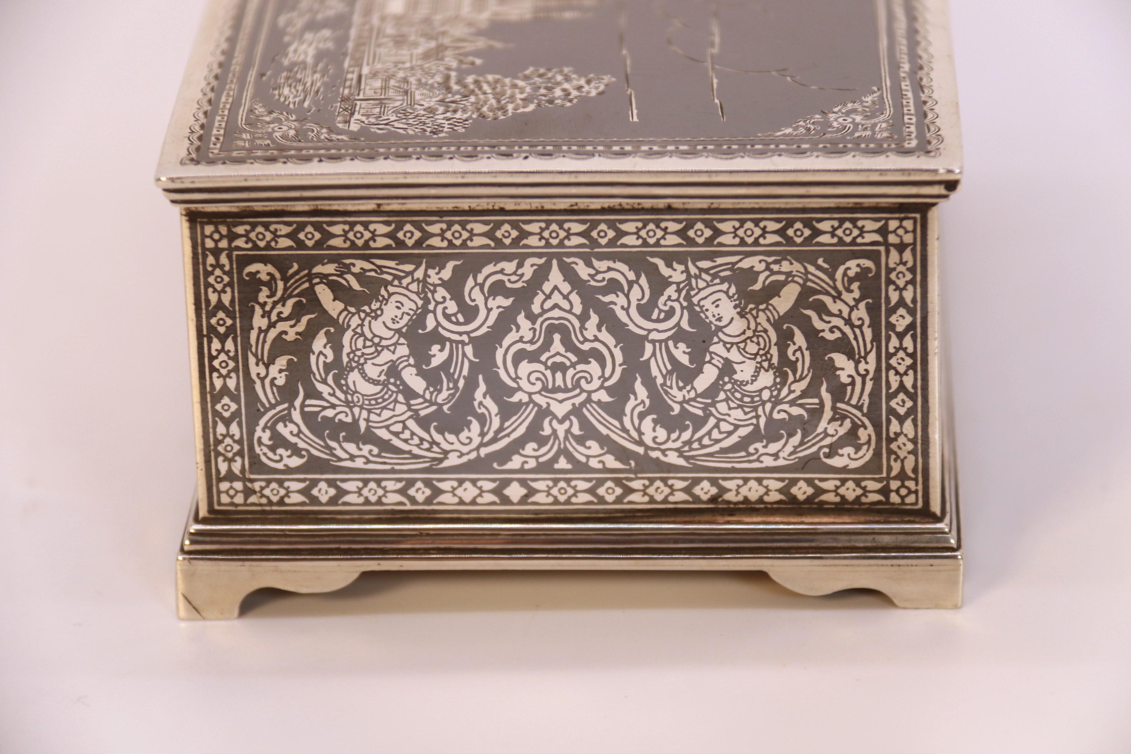 An antique early 20th century silver and niello box, Siam circa 1920 For Sale 5