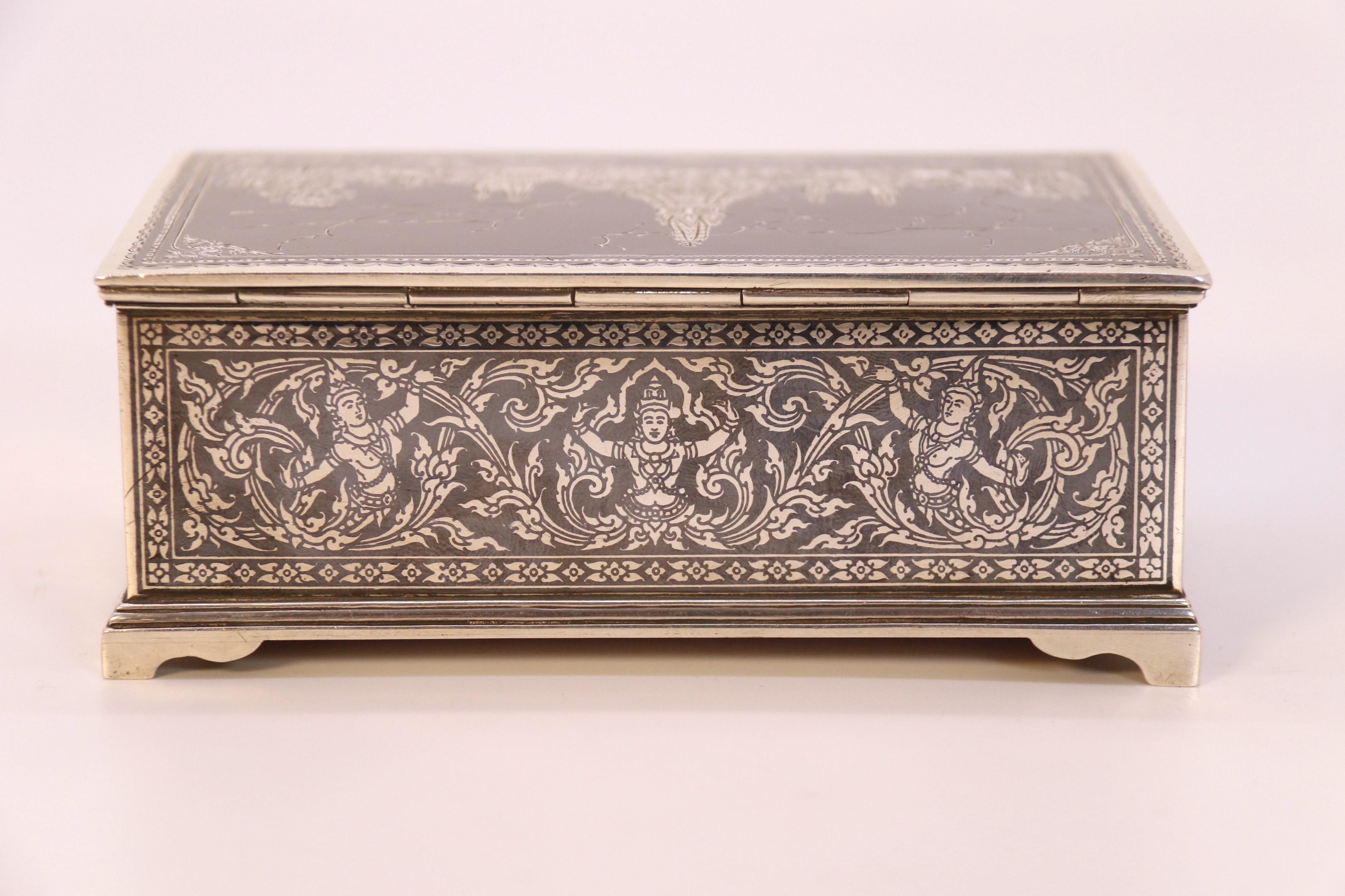 An antique early 20th century silver and niello box, Siam circa 1920 For Sale 6