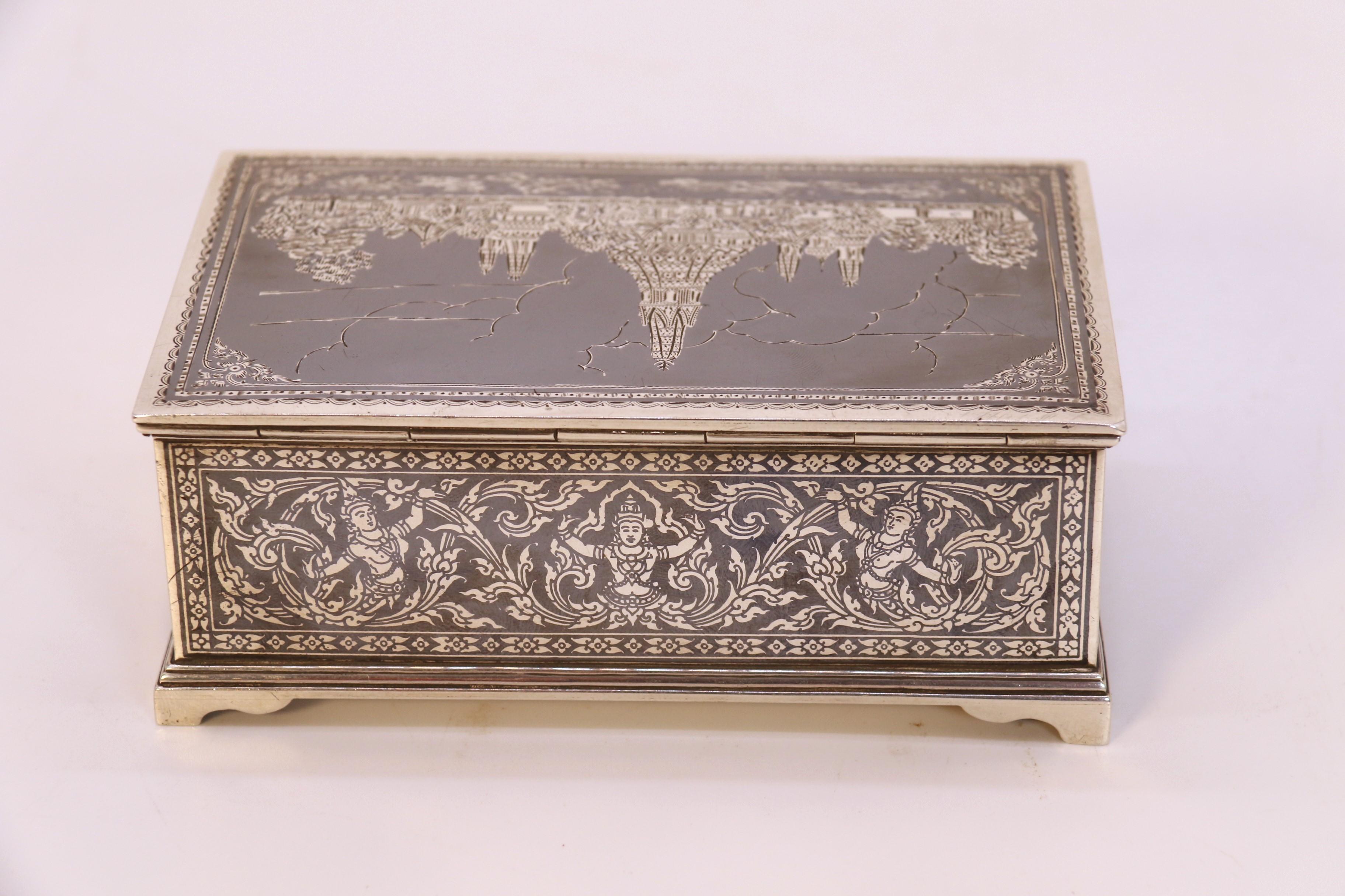 Niello An antique early 20th century silver and niello box, Siam circa 1920 For Sale