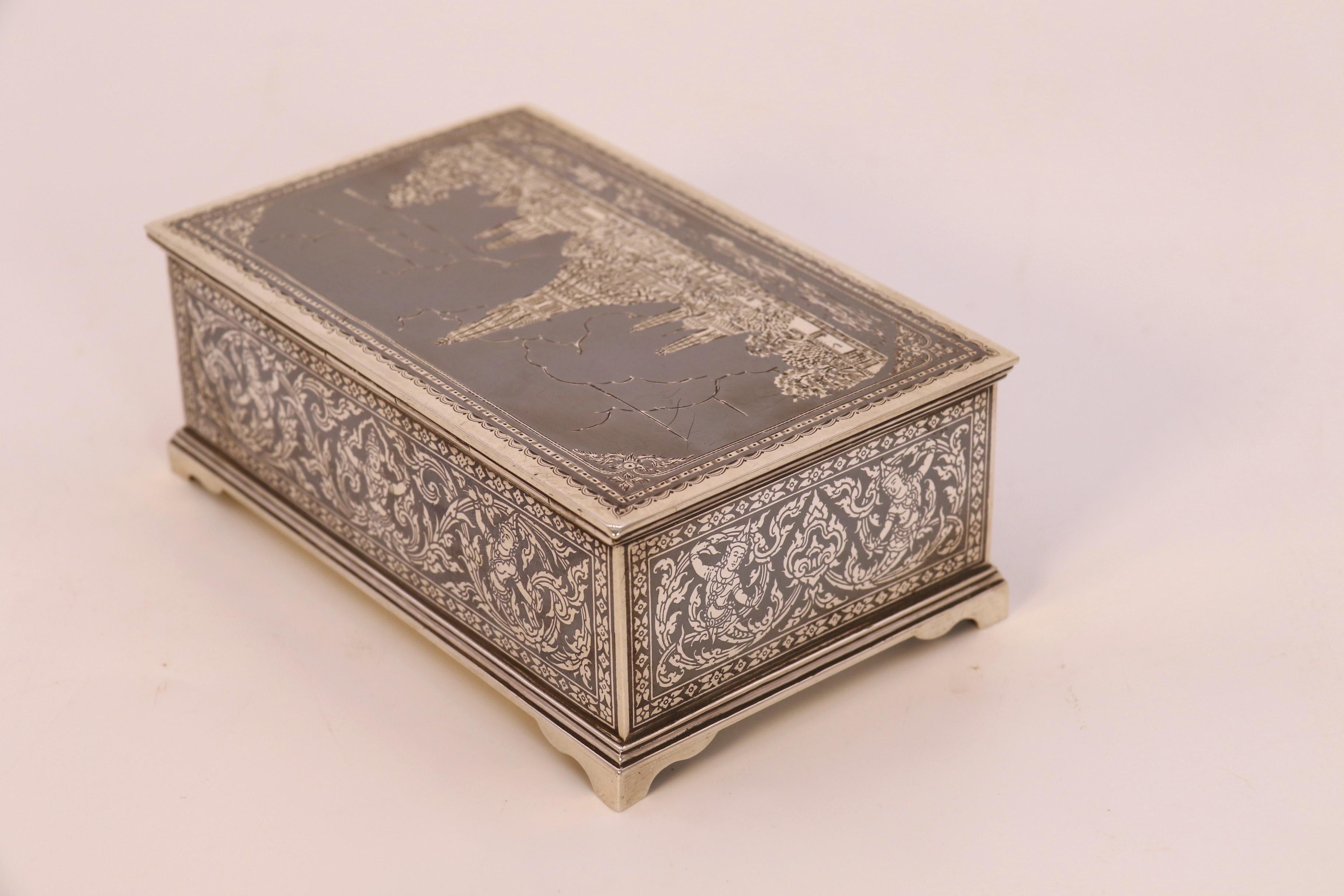 An antique early 20th century silver and niello box, Siam circa 1920 In Good Condition For Sale In Central England, GB