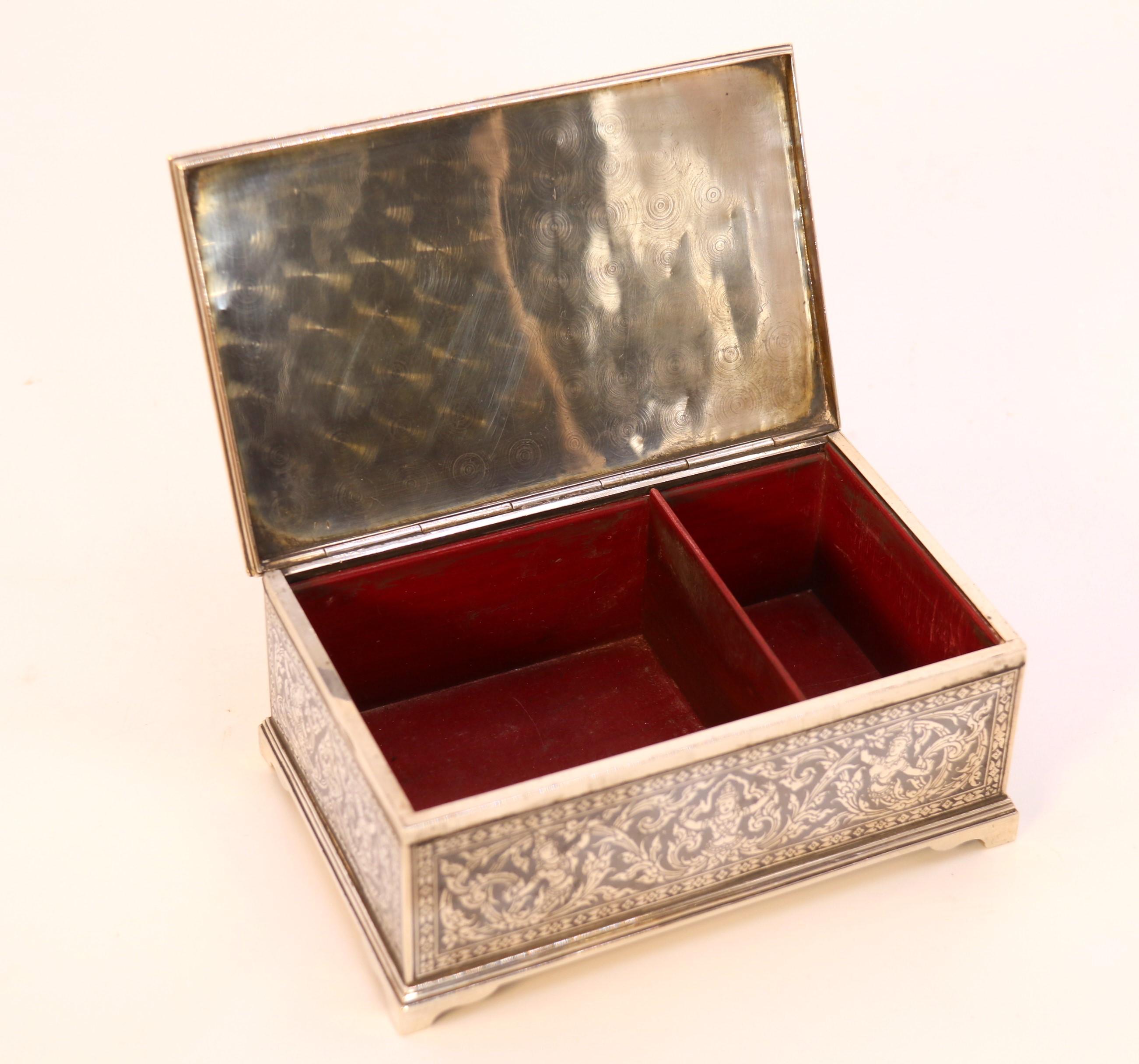 An antique early 20th century silver and niello box, Siam circa 1920 For Sale 1
