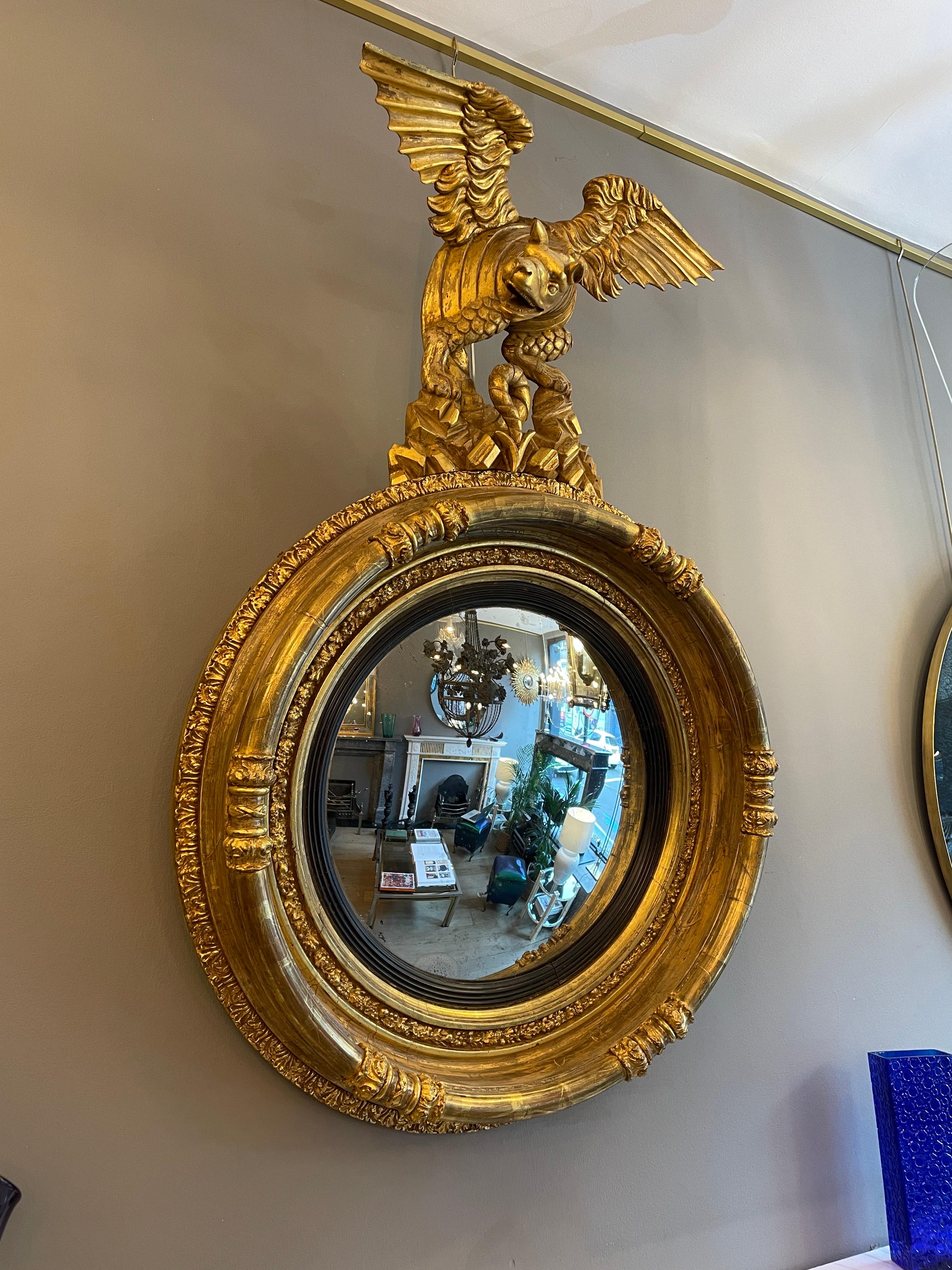 Antique miroir convexe doré de style Régence anglaise en vente 8
