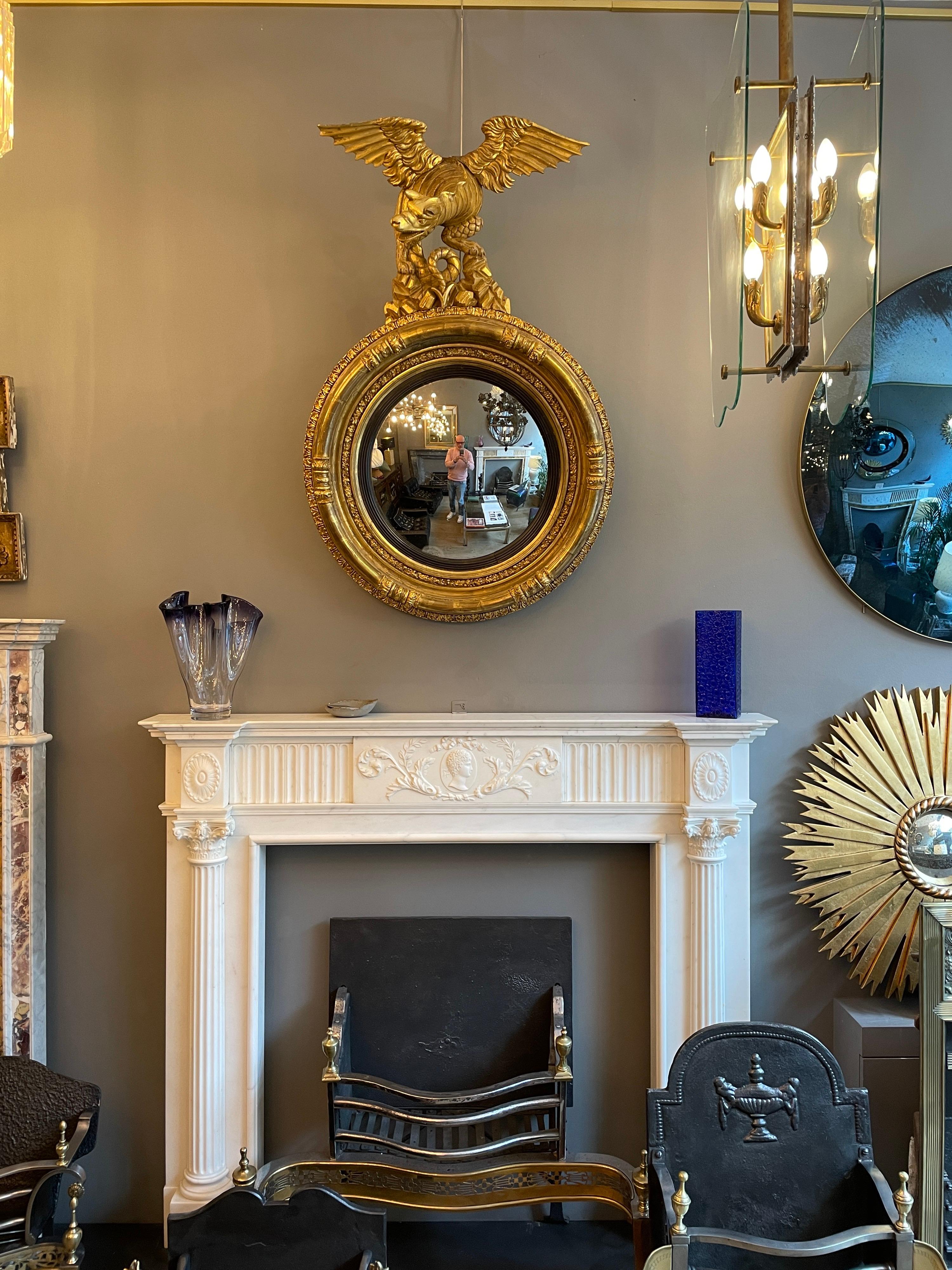 Antique miroir convexe doré de style Régence anglaise en vente 9