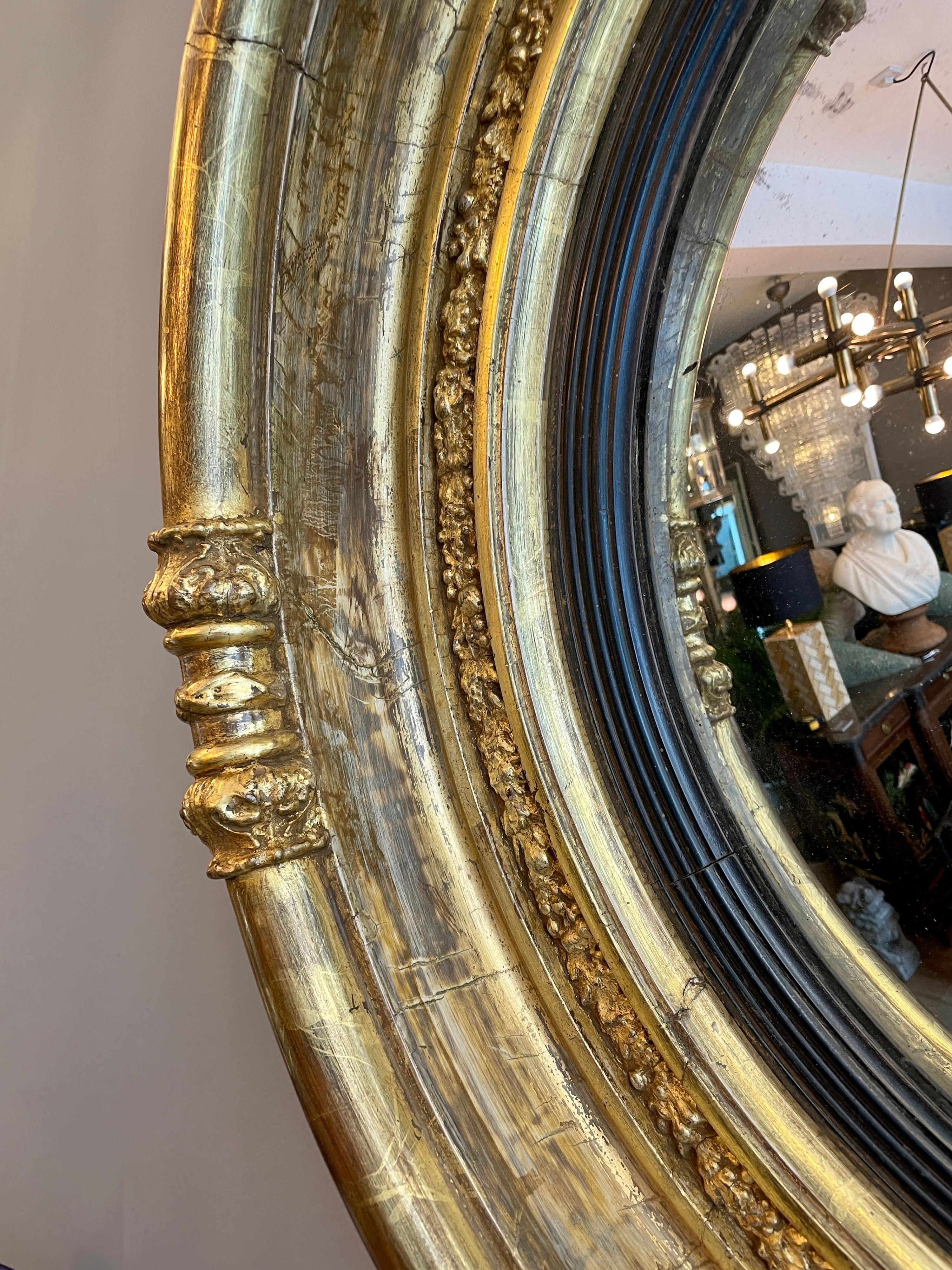 Antique English Regency Gilt Convex Mirror In Good Condition For Sale In London, GB