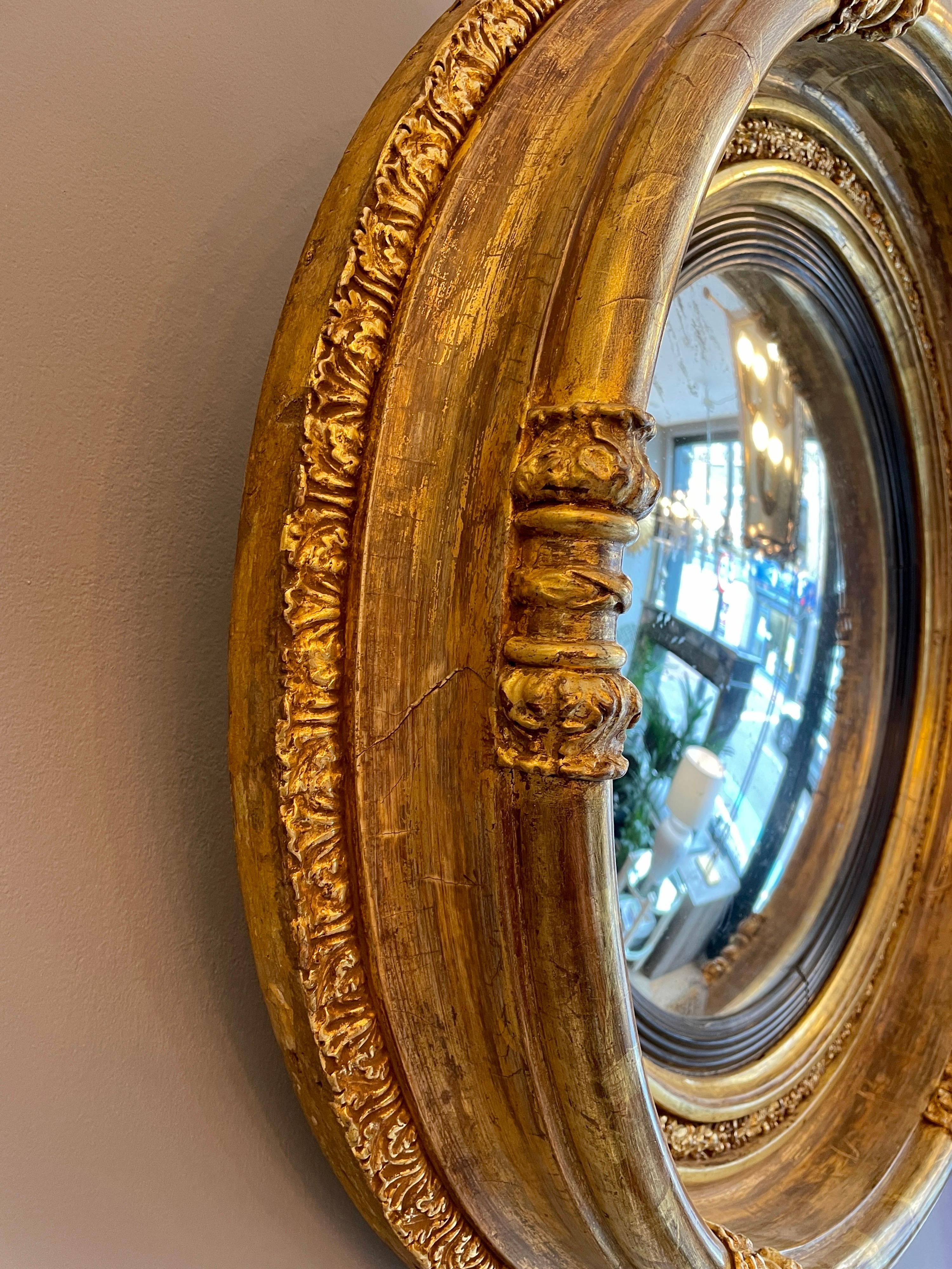 Antiker englischer vergoldeter konvexer Regency-Spiegel (Vergoldetes Holz) im Angebot