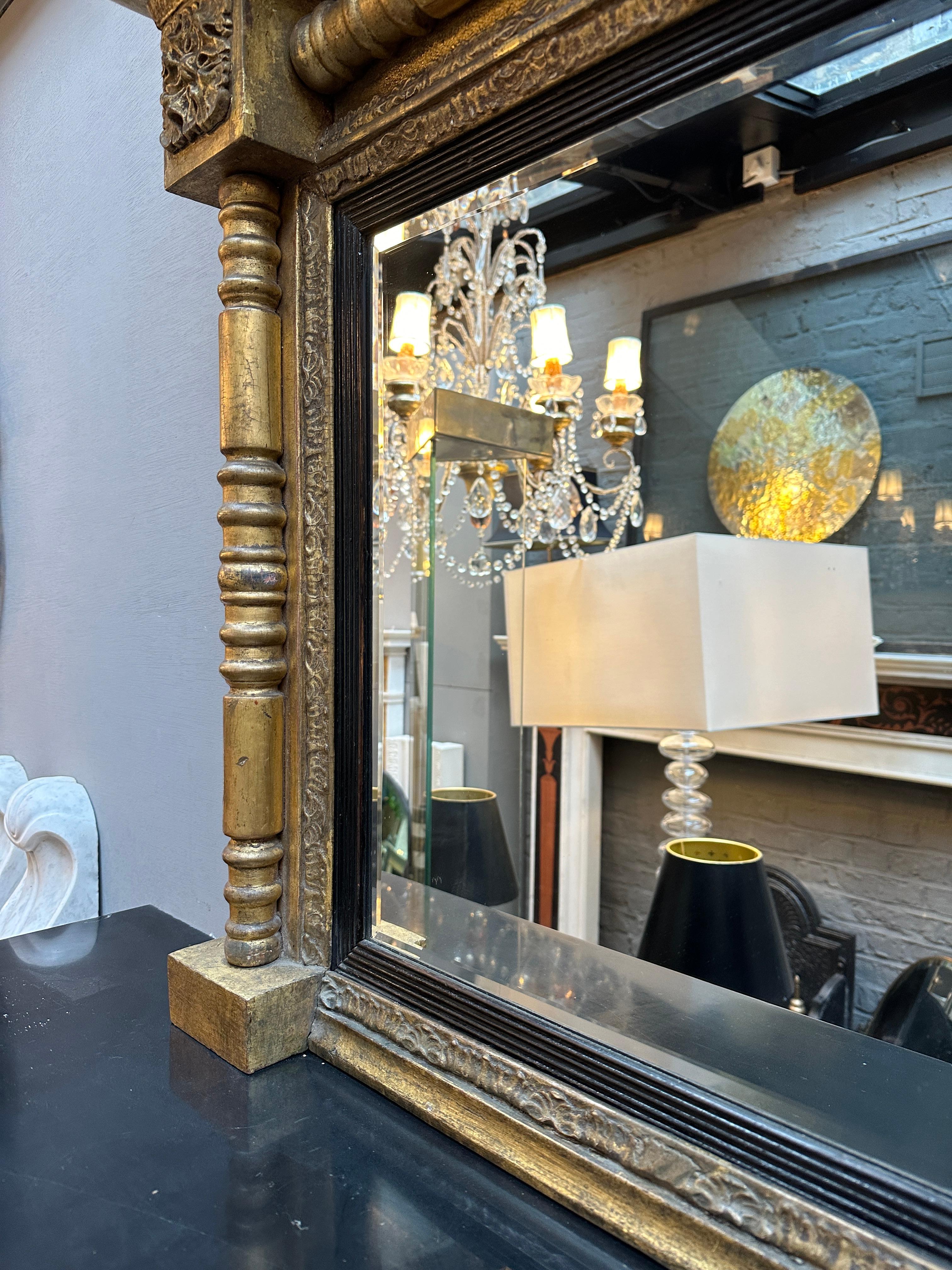 Milieu du XIXe siècle Antique Regency English Gold Gilt Overmantel Mirror (miroir à trumeau)  en vente