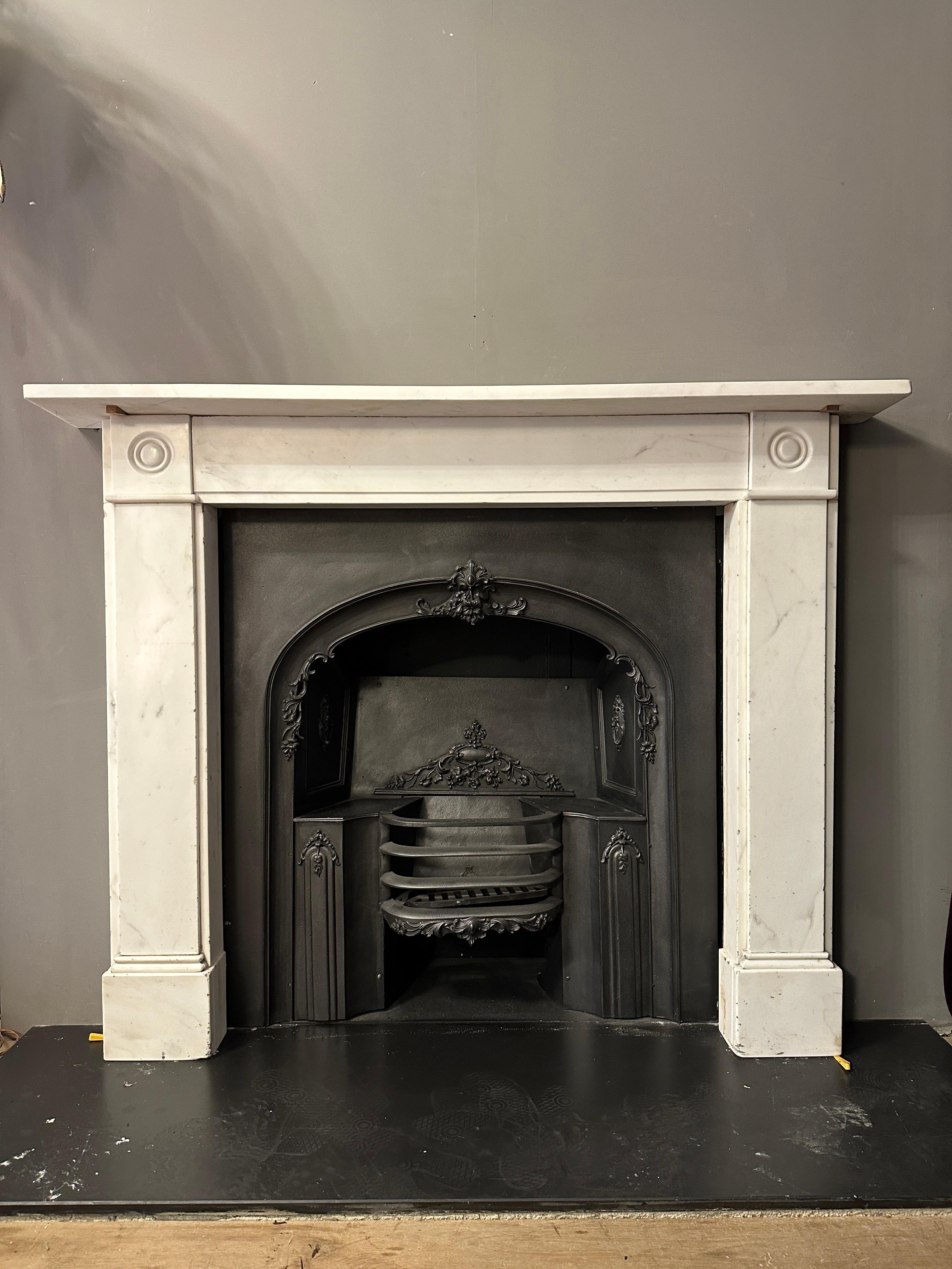An Antique English Regency Statuary White Marble Fireplace mantel  For Sale 1