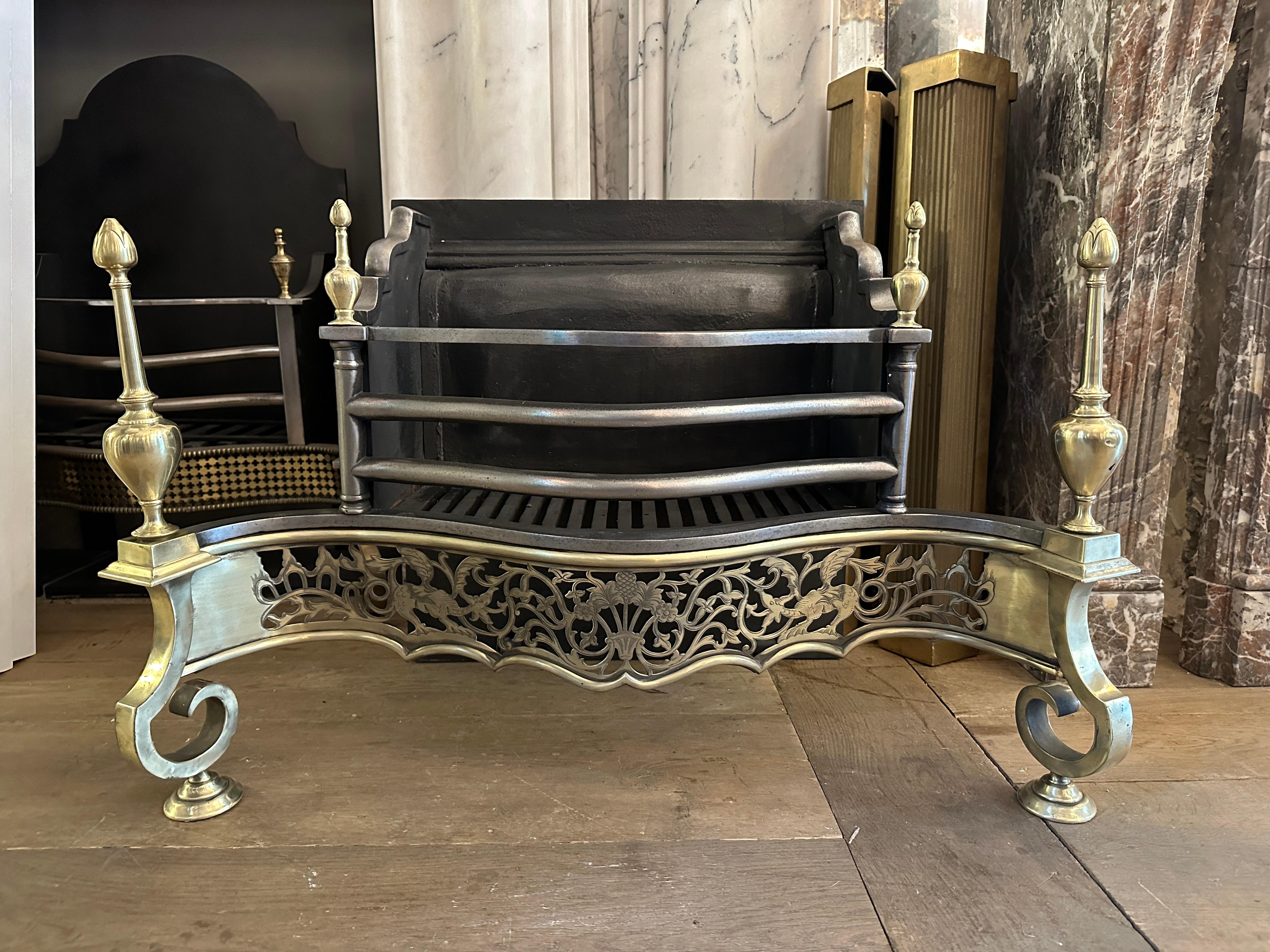 Inglese Un'antica opera inglese  Griglia per il fuoco in ottone e acciaio in stile Regency in vendita