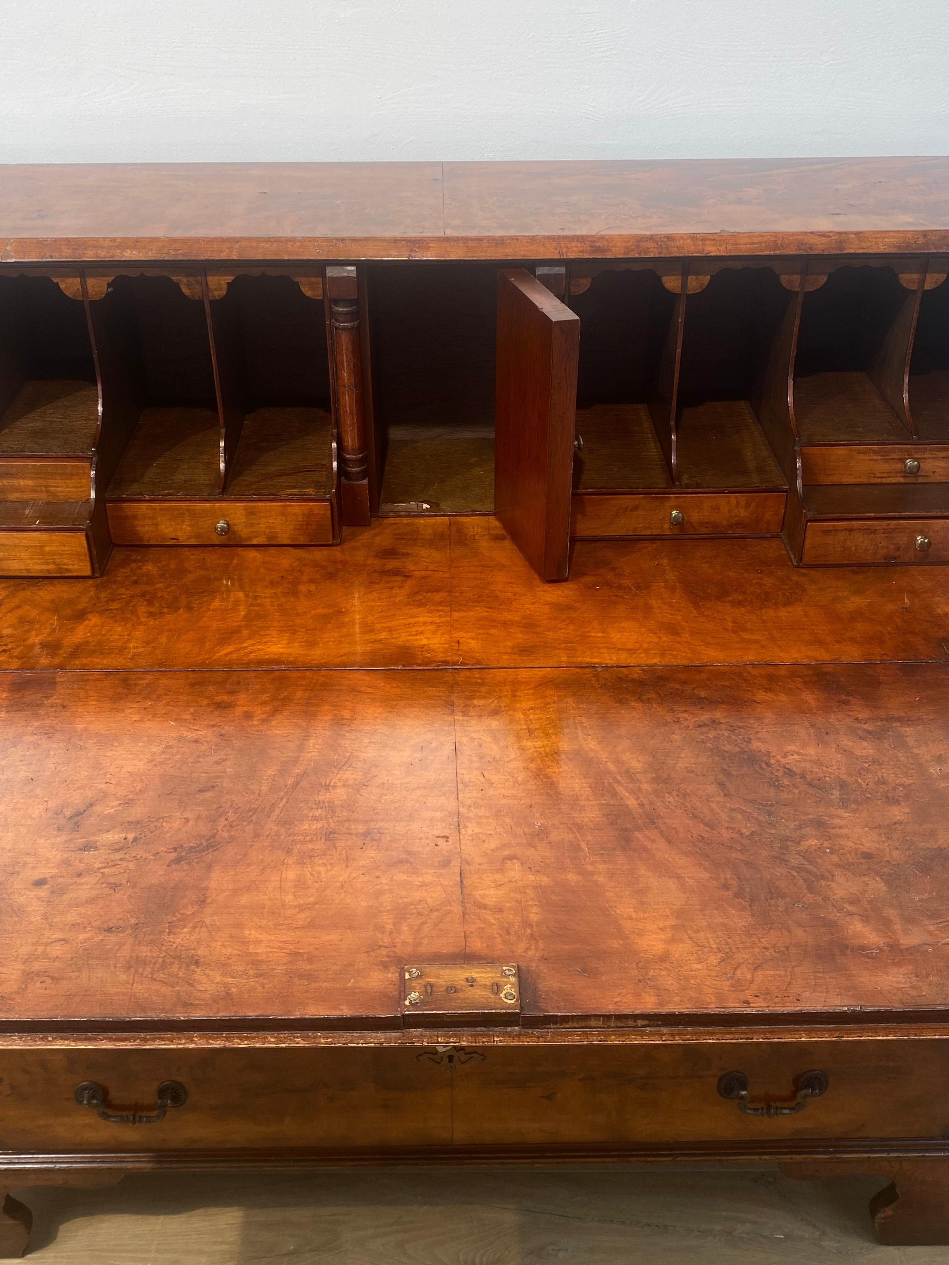 Un antico secretaire inglese in vendita 3