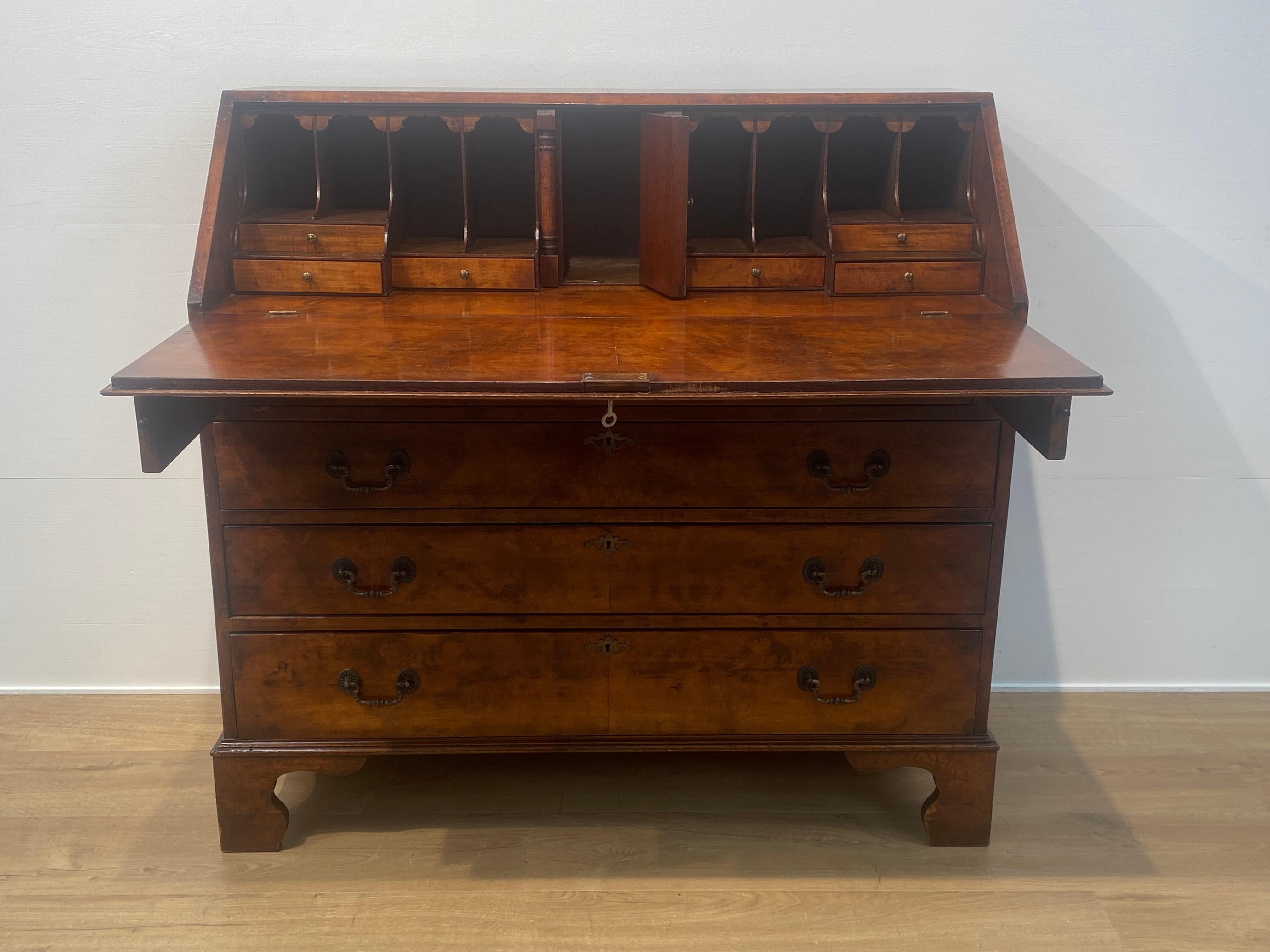 Un antico secretaire inglese in vendita 5