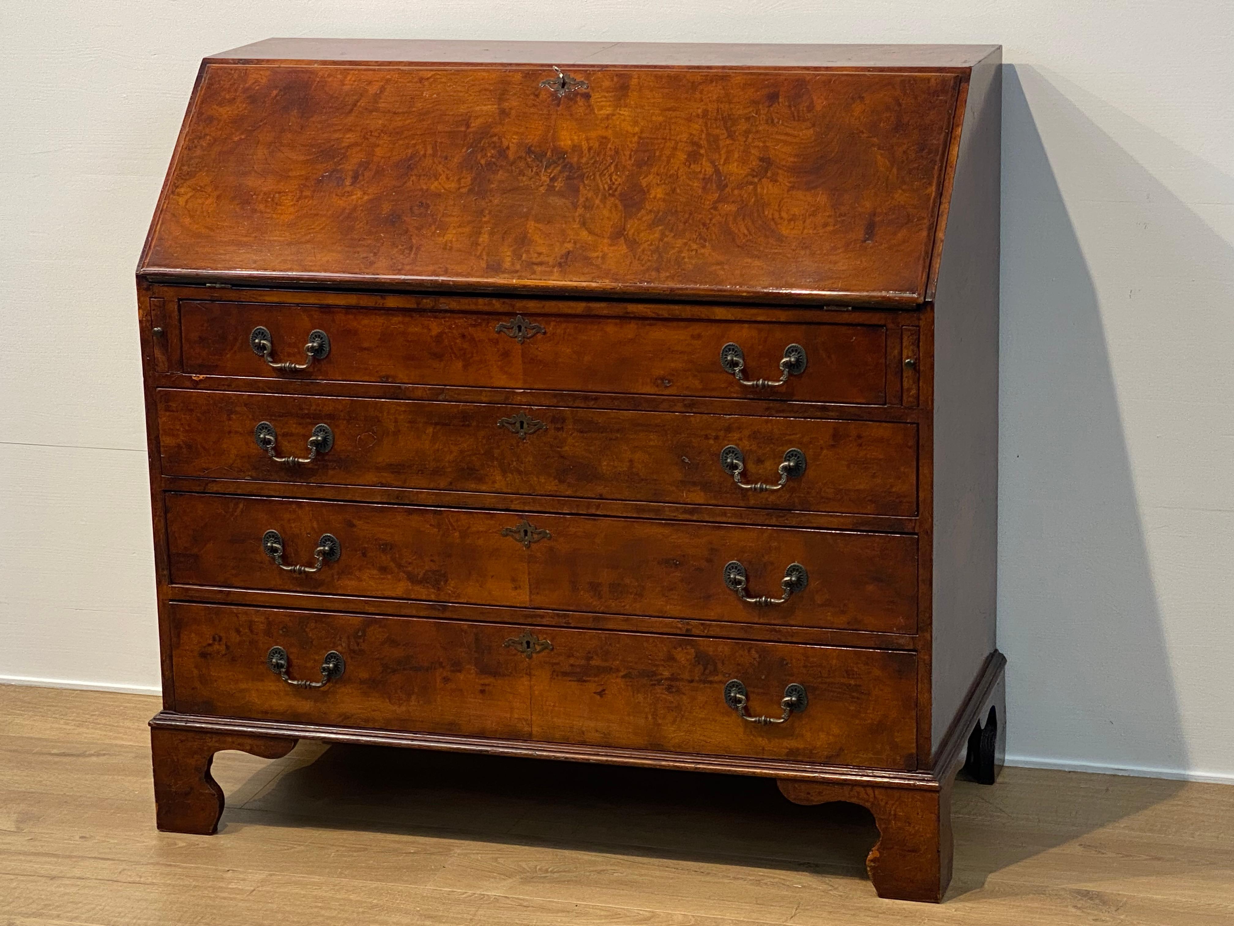 Un antico secretaire inglese in vendita 6
