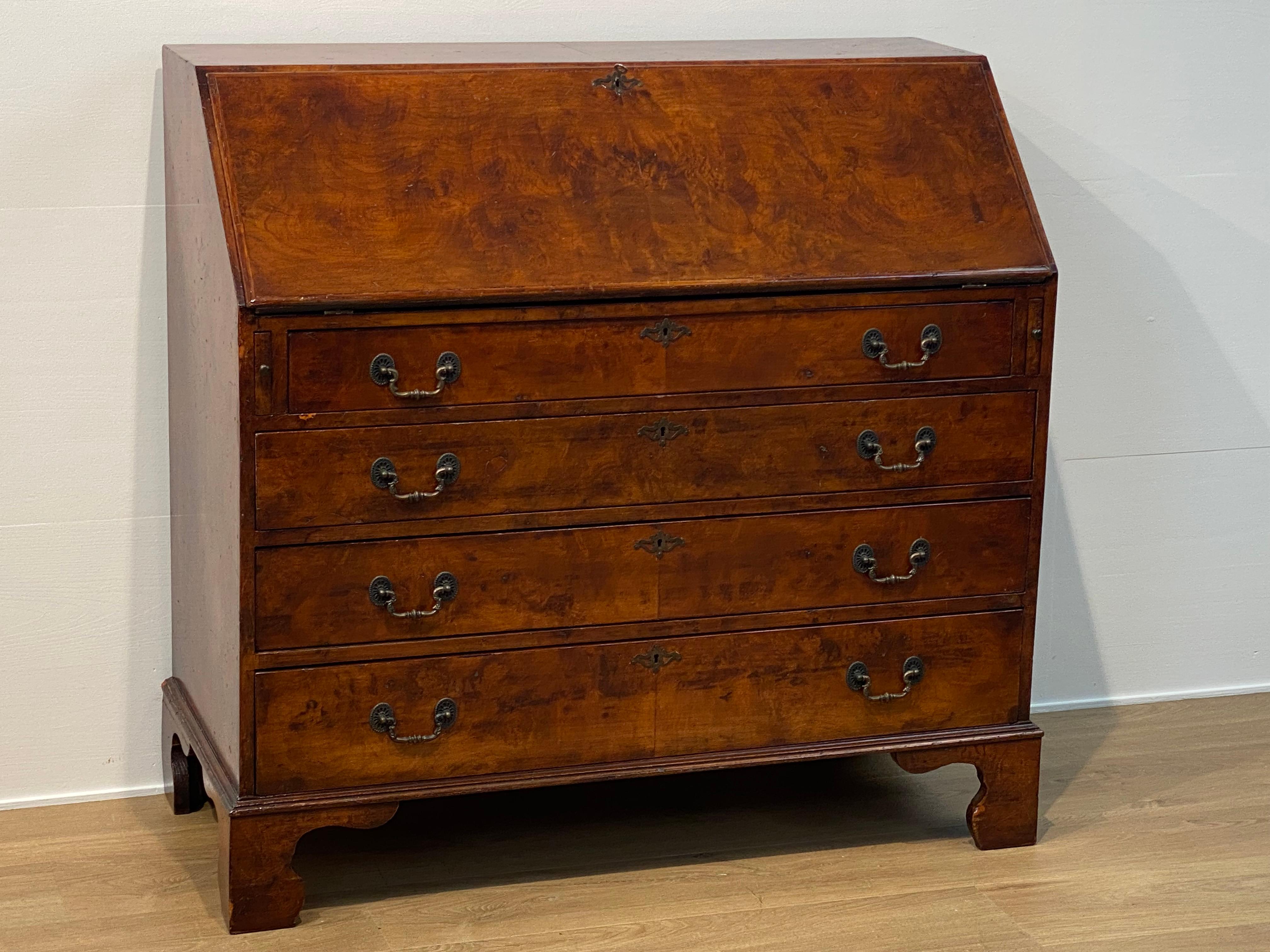 Un antico secretaire inglese in vendita 7
