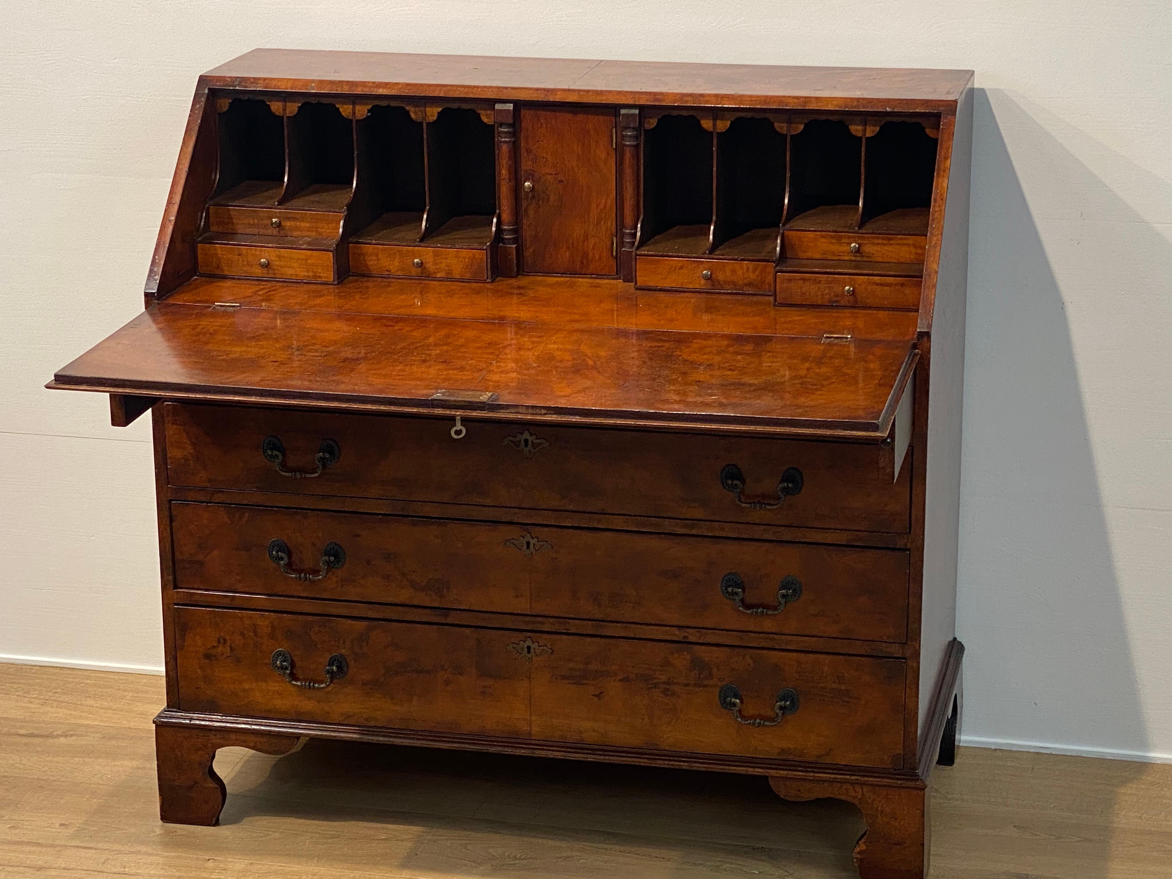 Un antico secretaire inglese in vendita 10