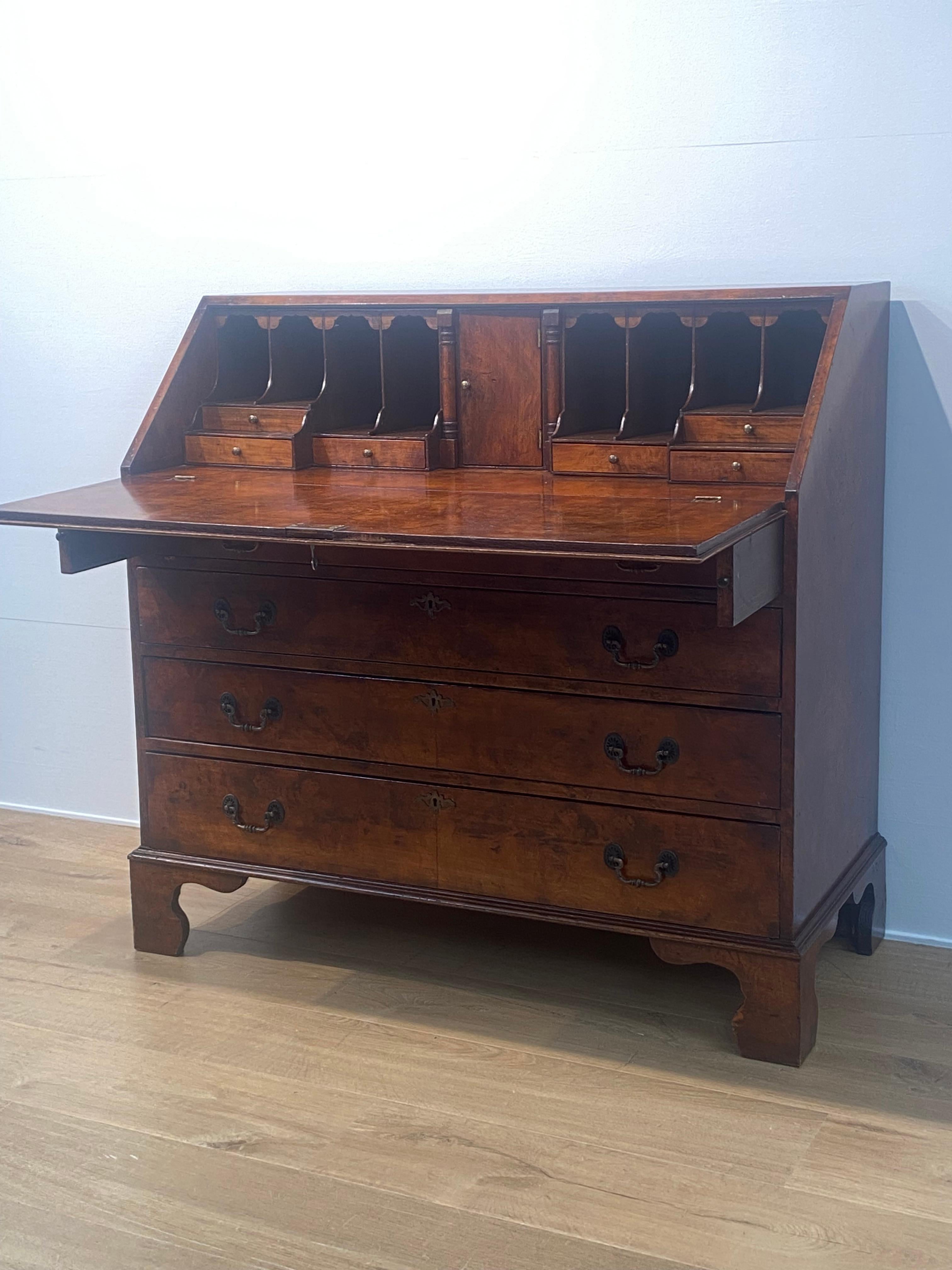 Un antico secretaire inglese in vendita 11