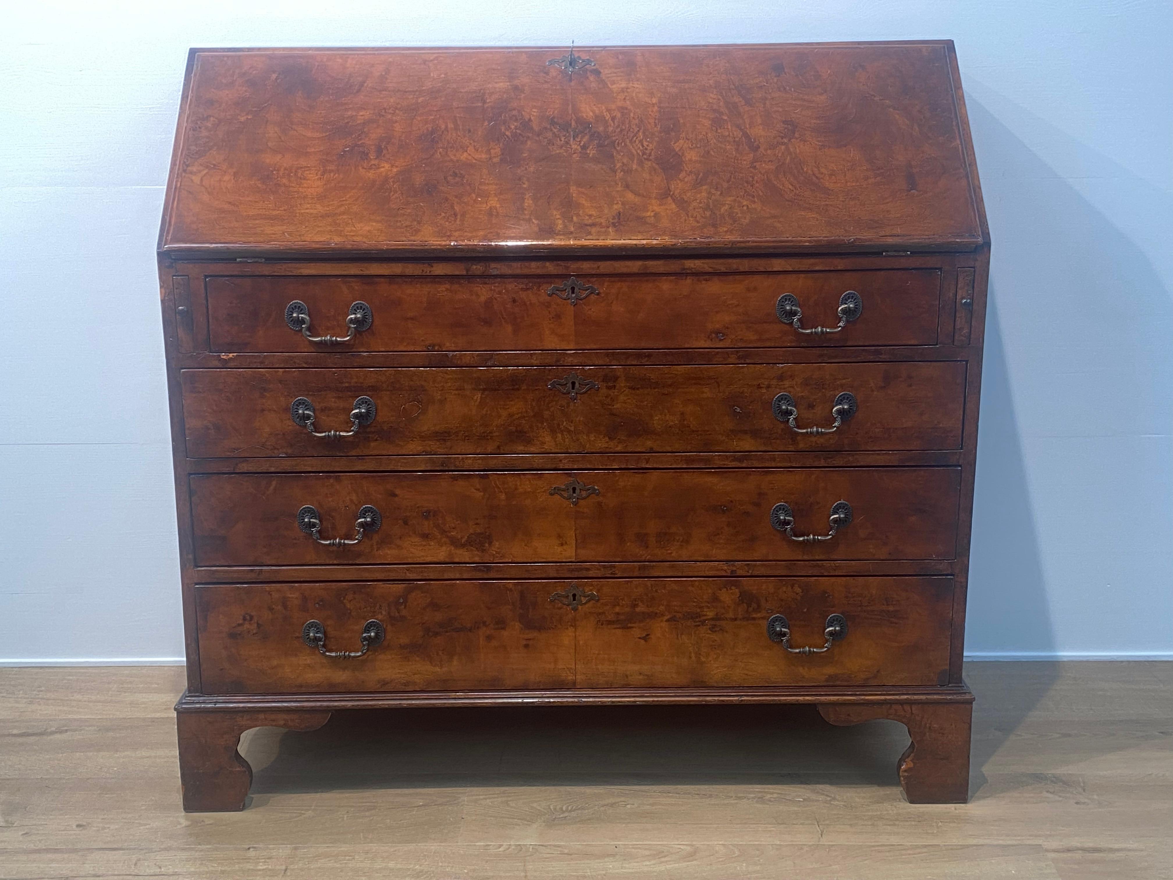 Un antico secretaire inglese in vendita 13
