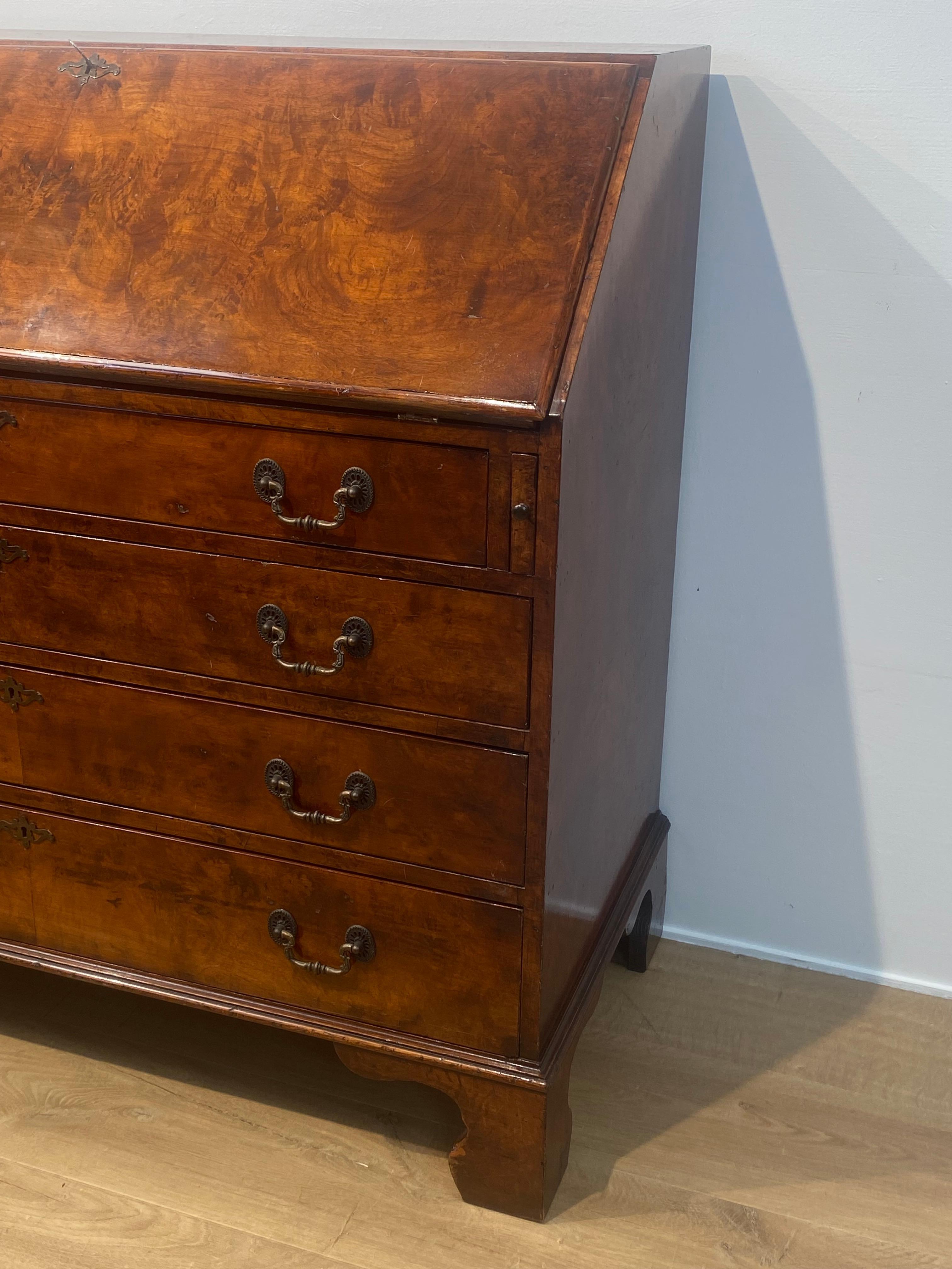 Lucidato Un antico secretaire inglese in vendita