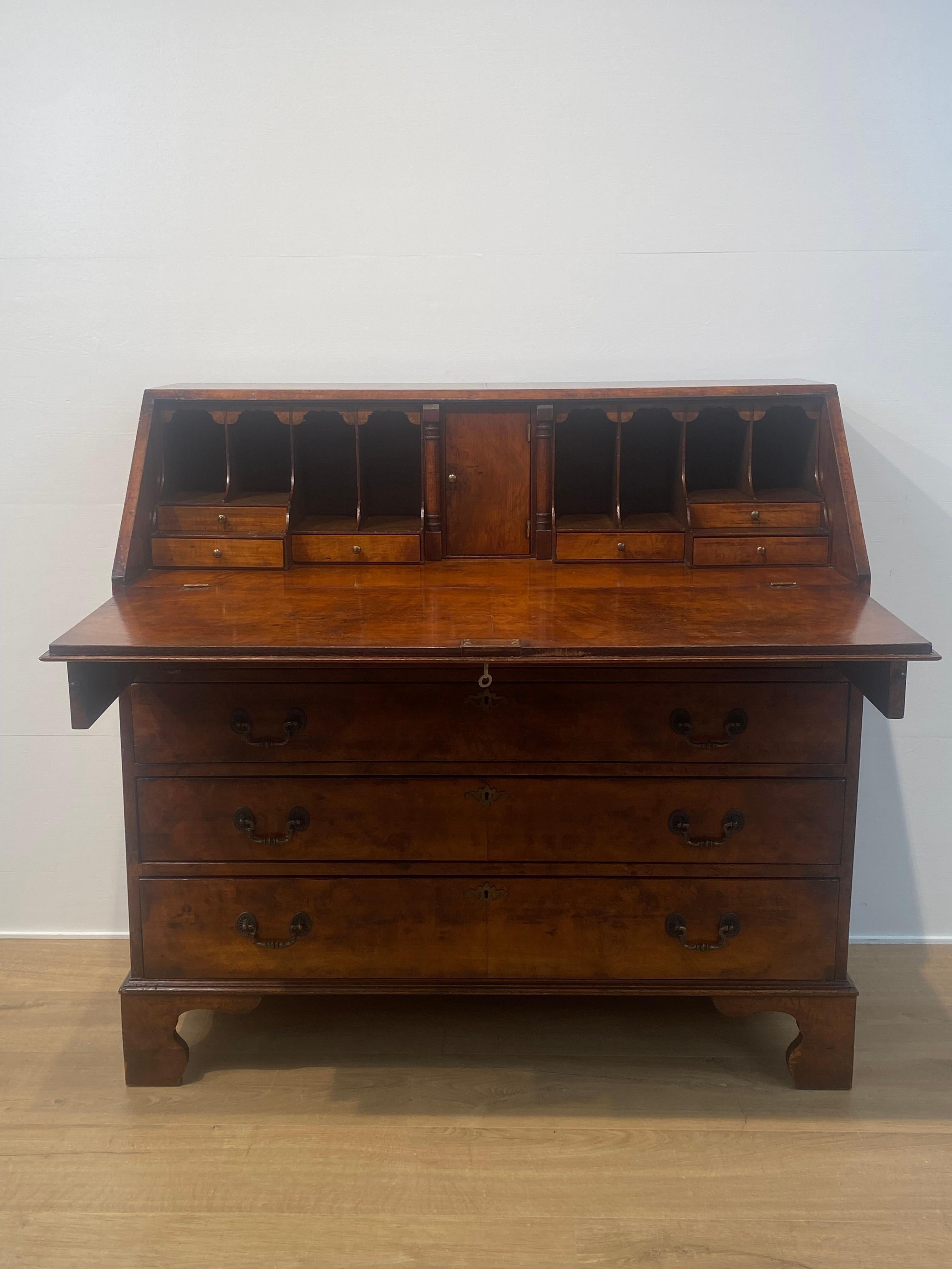 Noce Un antico secretaire inglese in vendita