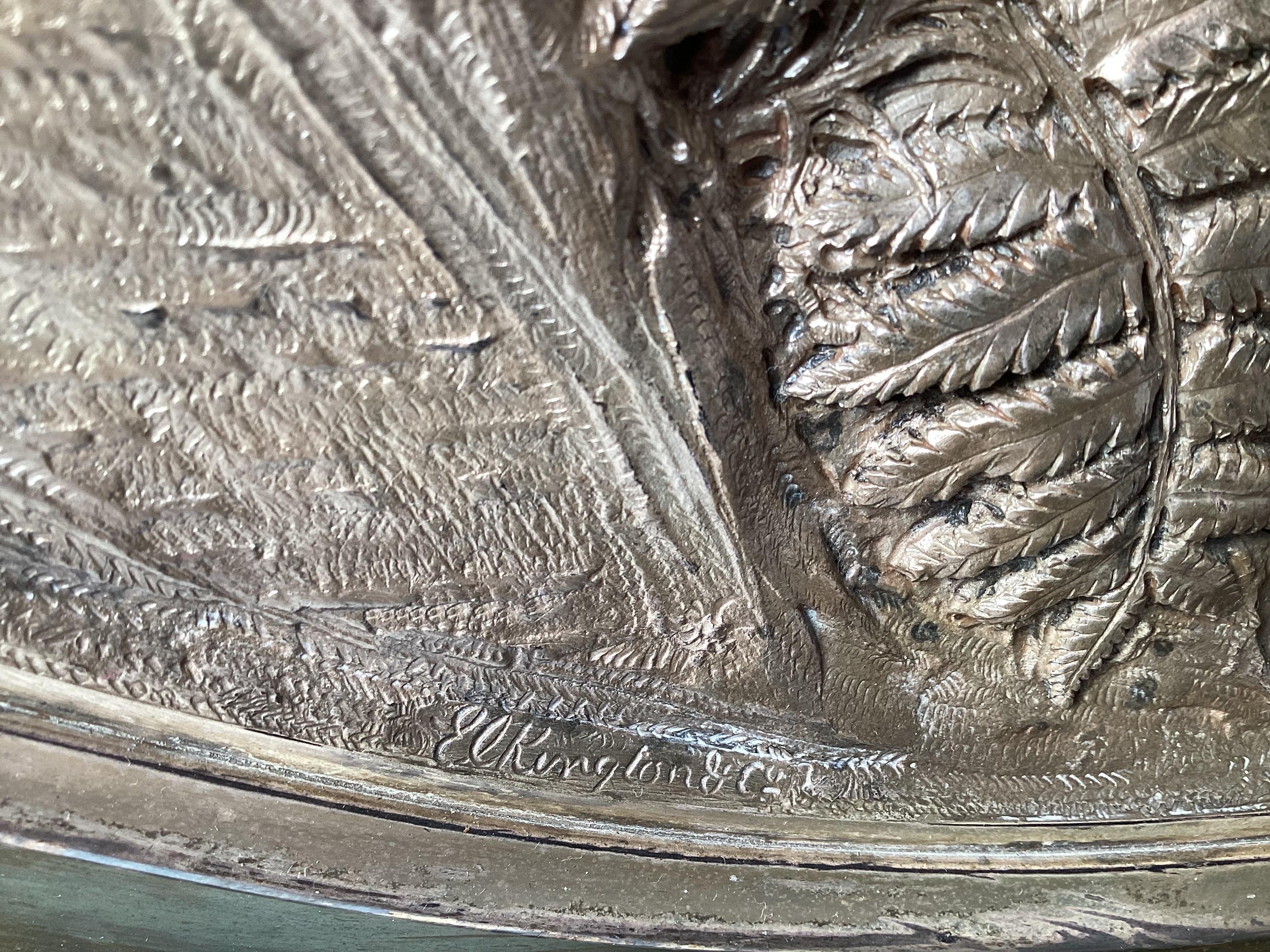 Ancienne frise équestre en bronze argenté d'Angleterre.  Bon état - En vente à Lambertville, NJ