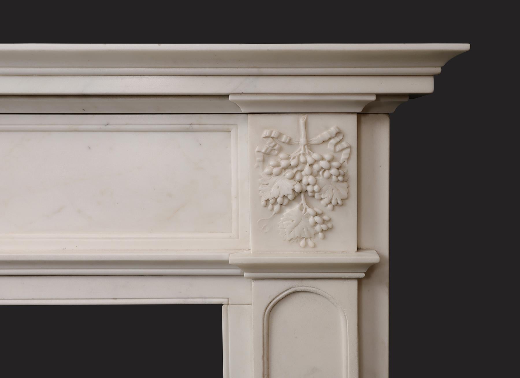 Antique English Statuary White Marble Fireplace Mantel In Good Condition For Sale In London, GB