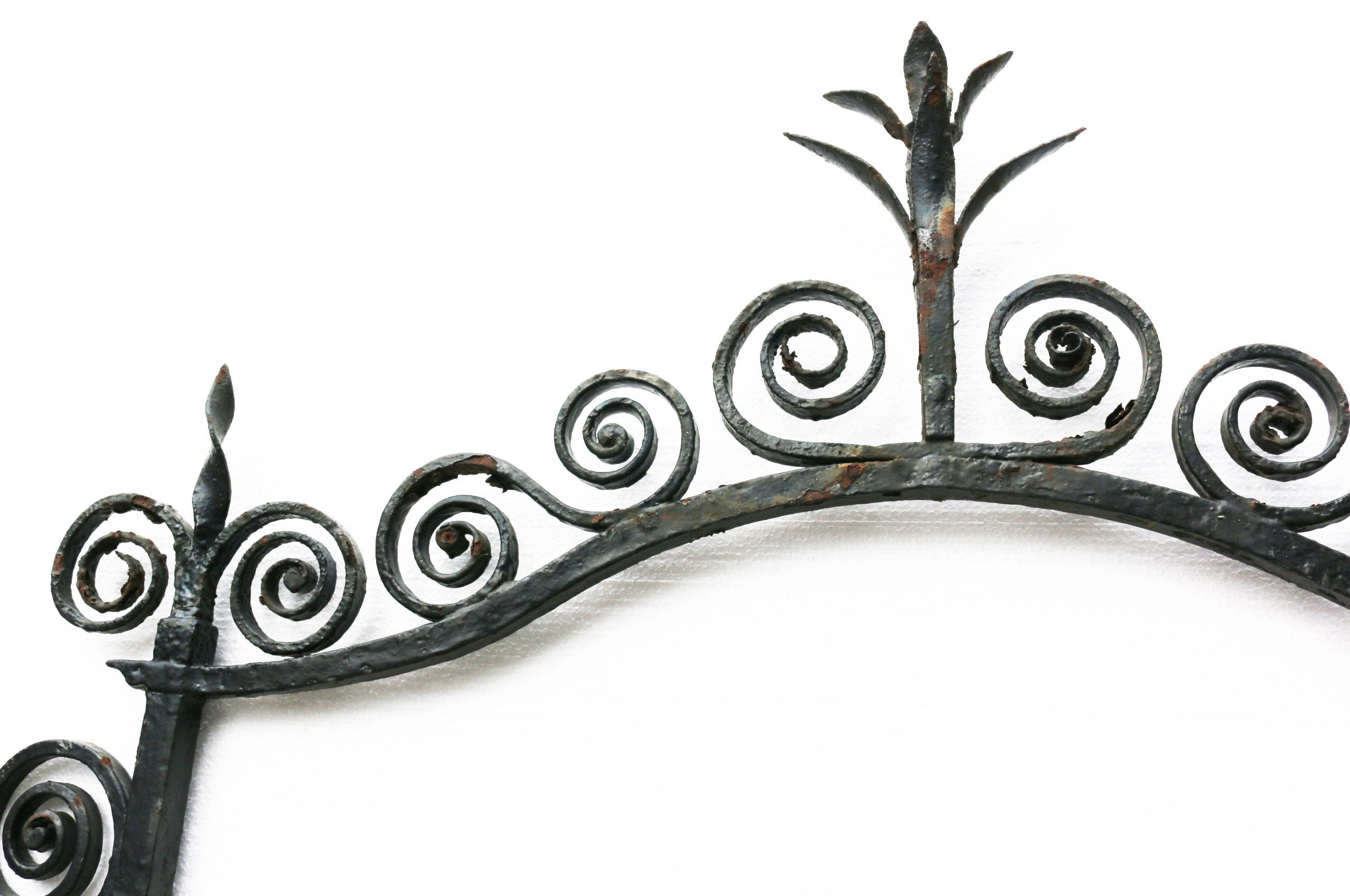 Antique English Wrought Iron Sign Bracket In Good Condition In Wormelow, Herefordshire