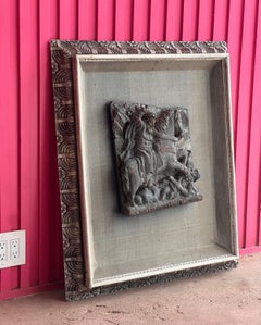 Eine antike gerahmte Holzschnitzerei, 19.