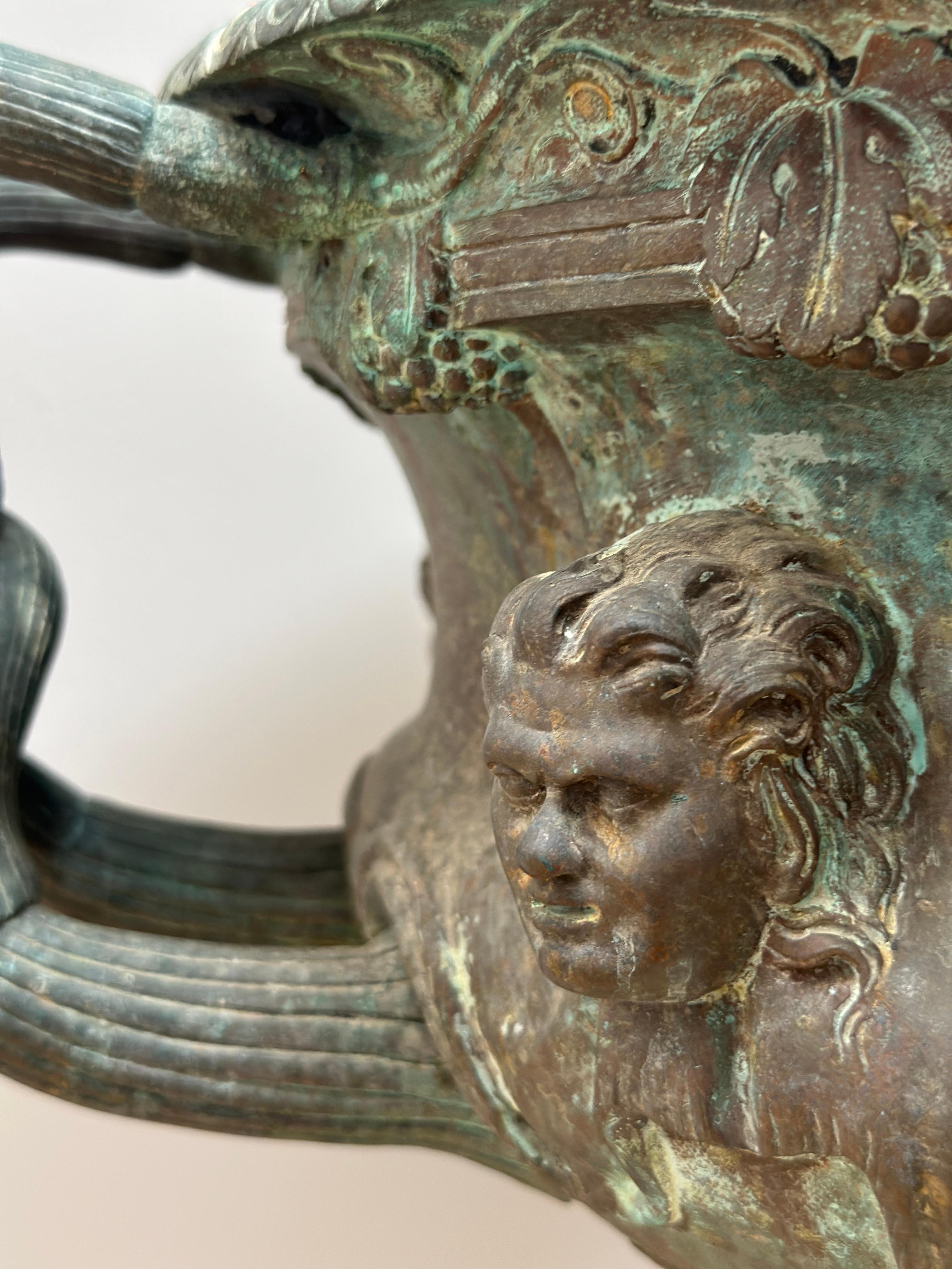 Una Urna Warwick Antigua Francesa de Bronce del Siglo XIX en venta 2