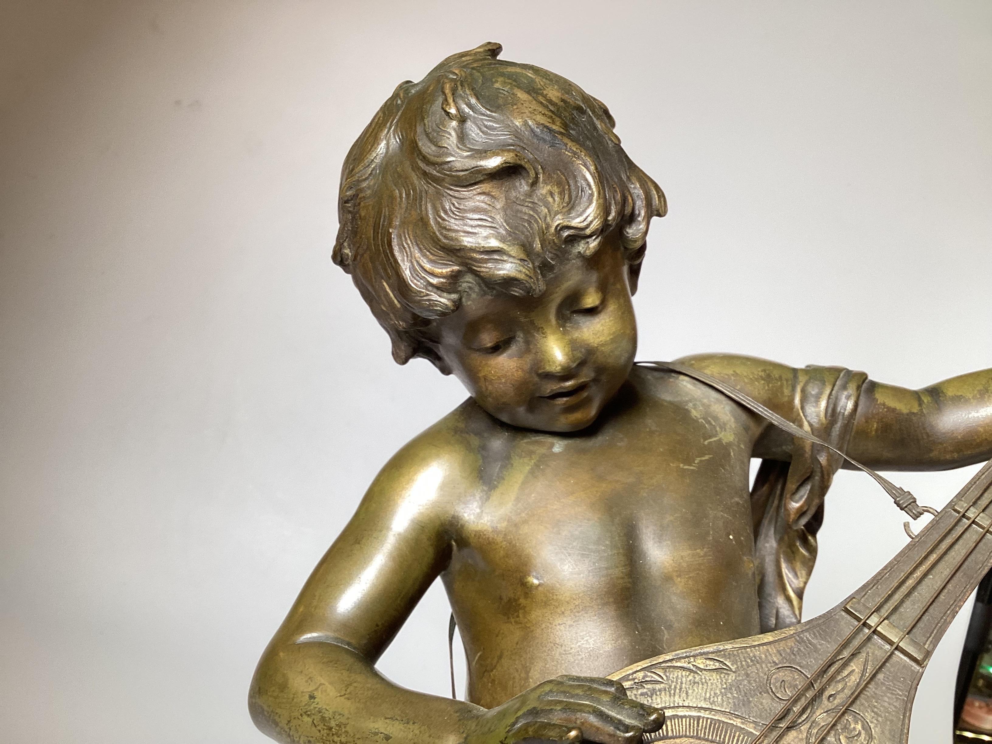 Un bronze français ancien signé  Auguste Moreau, Fin du 19e siècle Bon état - En vente à Lambertville, NJ