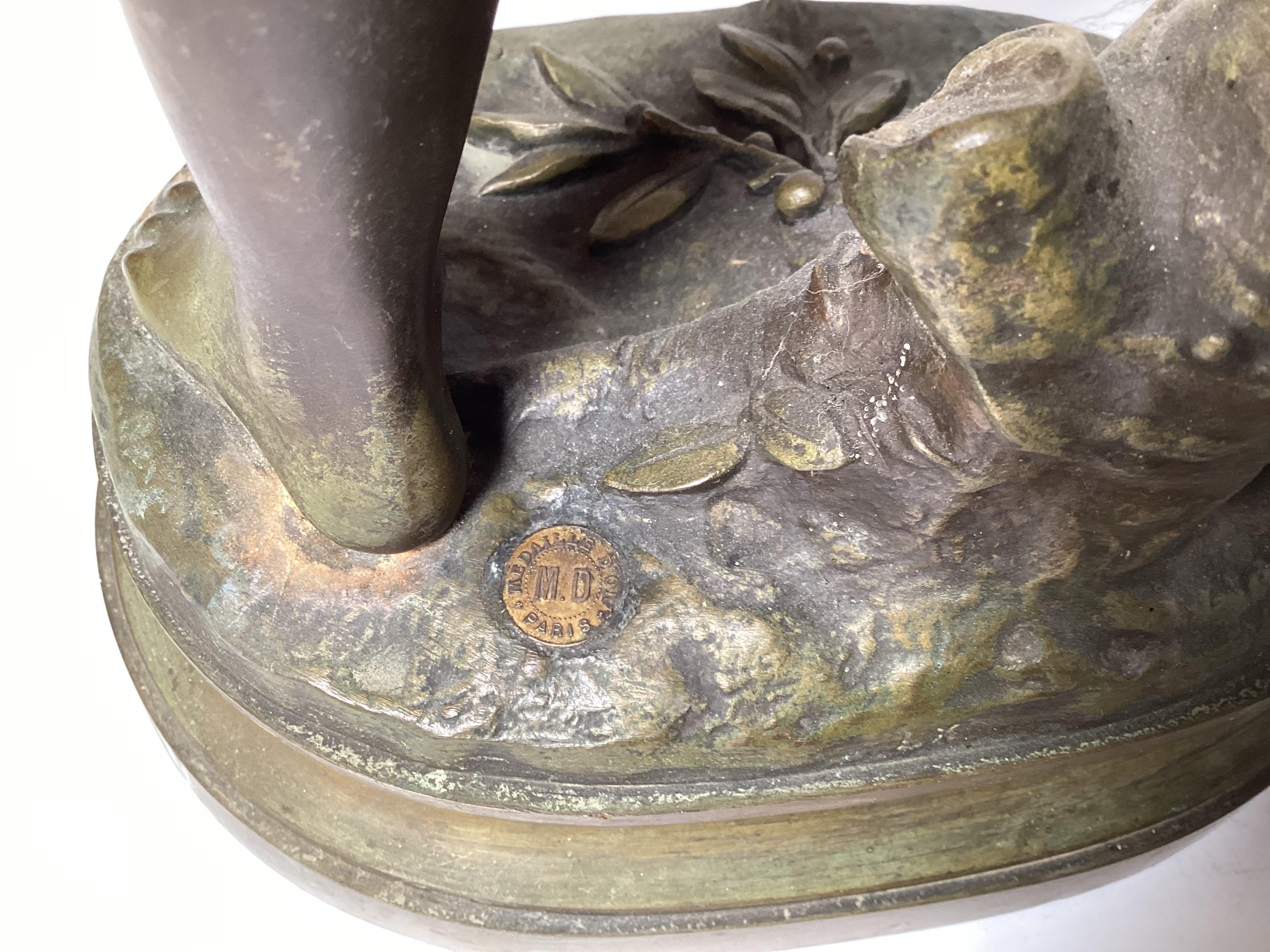 Fin du XIXe siècle Un bronze français ancien signé  Auguste Moreau, Fin du 19e siècle en vente
