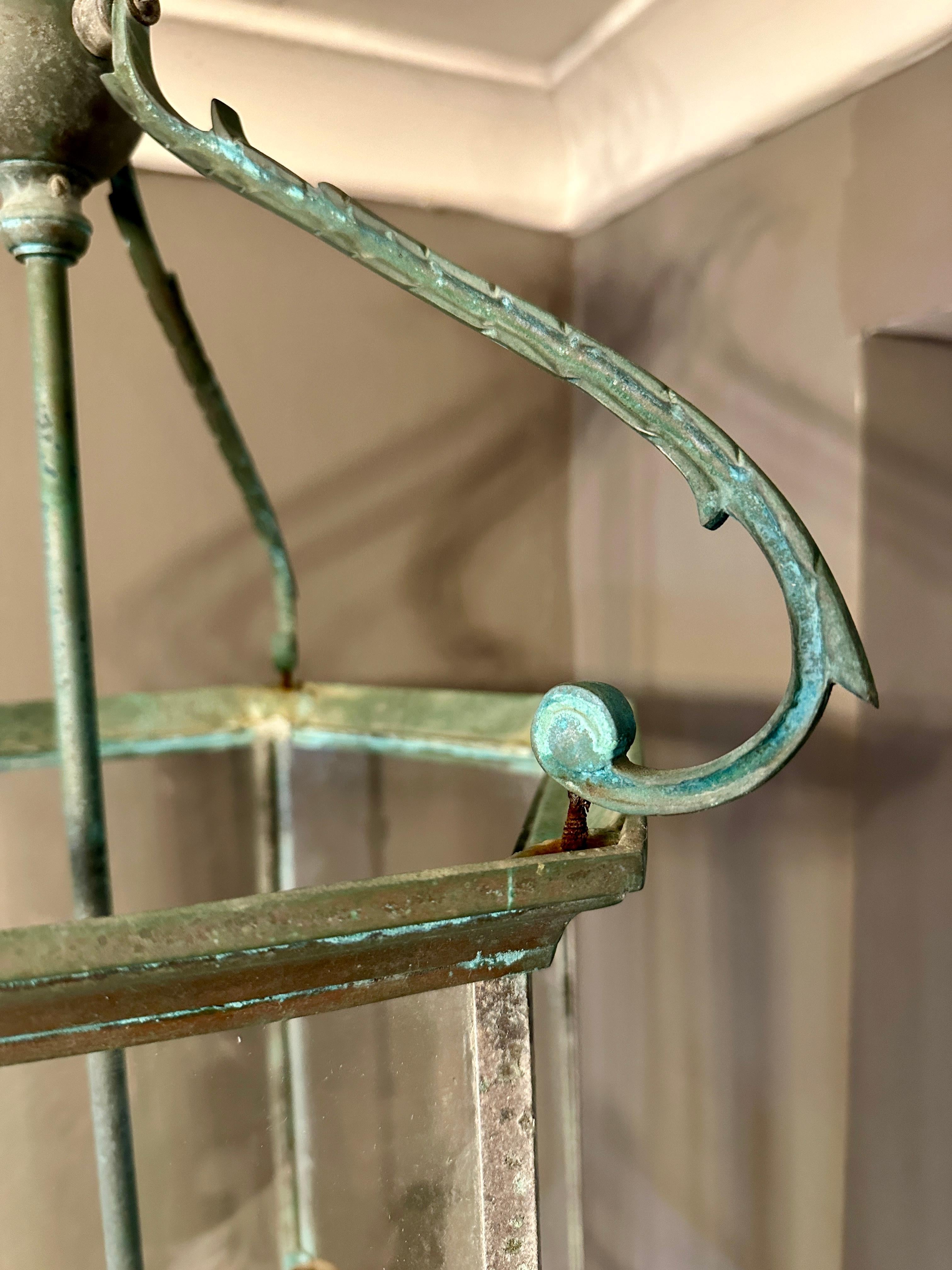Louis XVI Ancienne lanterne française en bronze vert-de-gris en vente