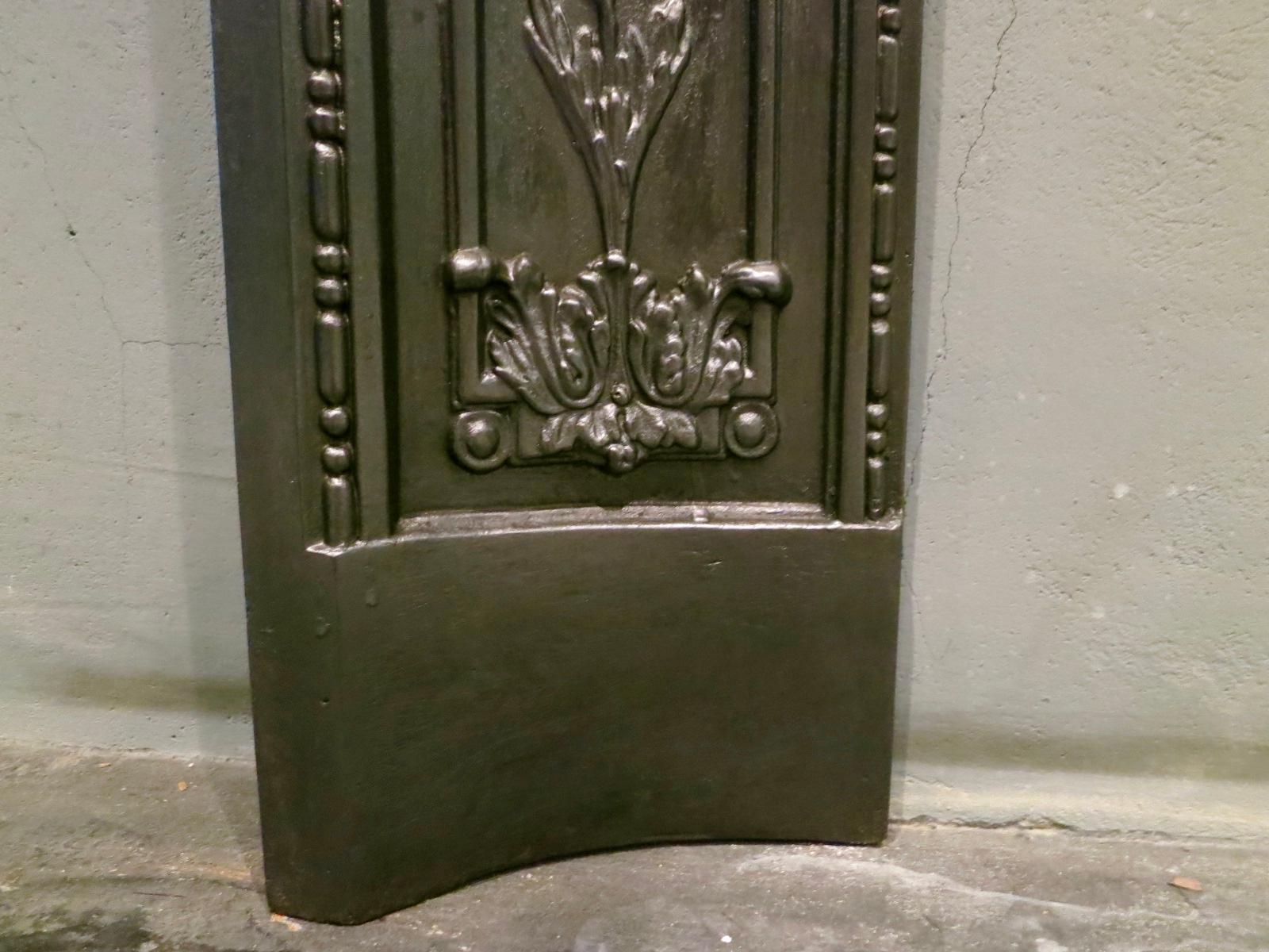 Antique French Cast Iron Fireplace Insert In Good Condition In London, GB